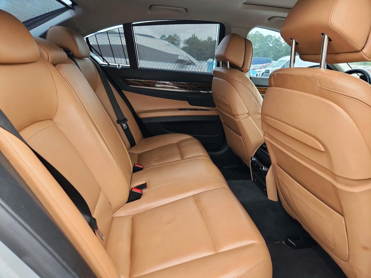 2013 Bmw 750 I Серебряный vin: WBAYA8C55DD228027