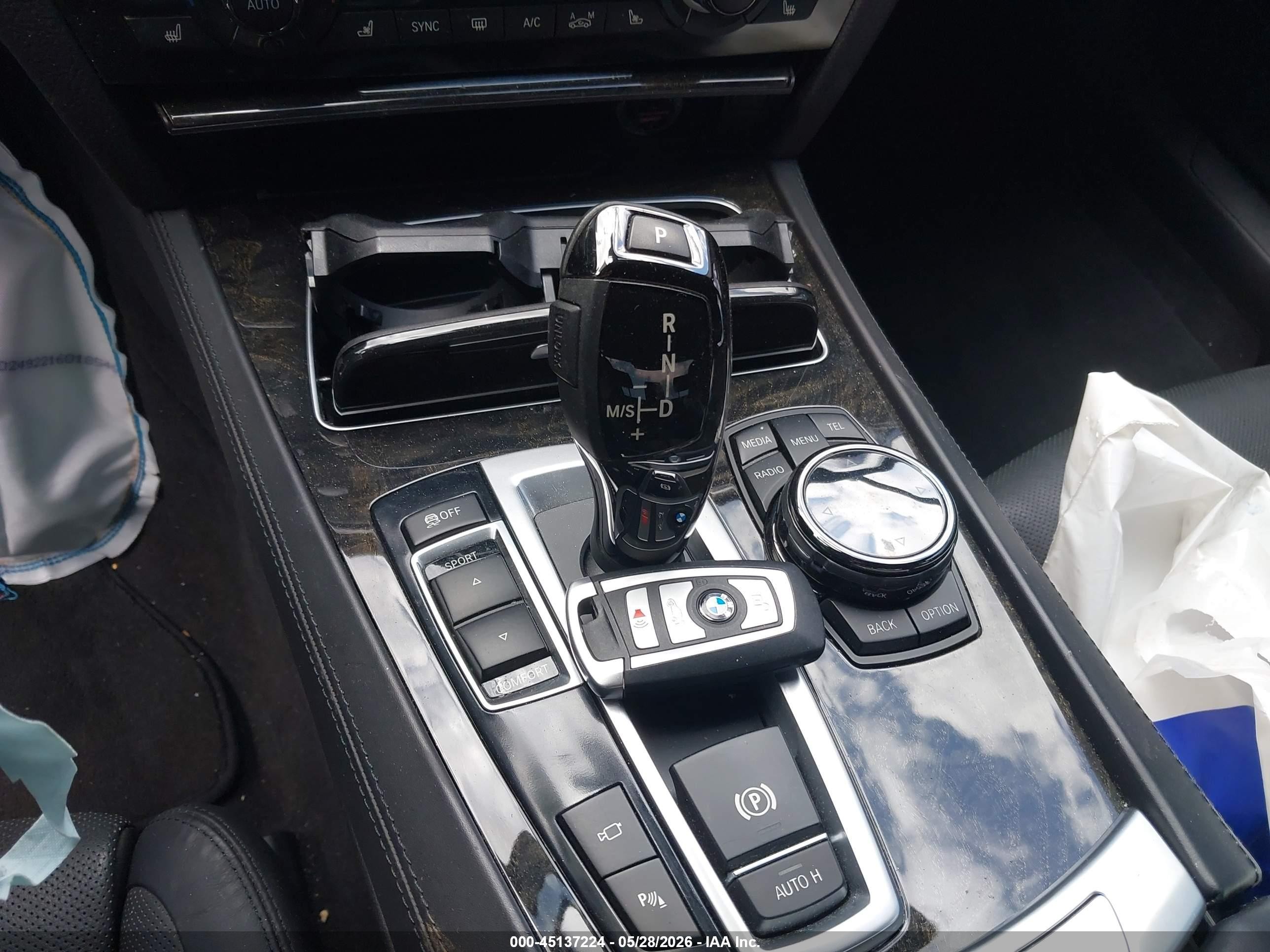 2015 Bmw 750i   Black vin: WBAYA8C57FGK19704