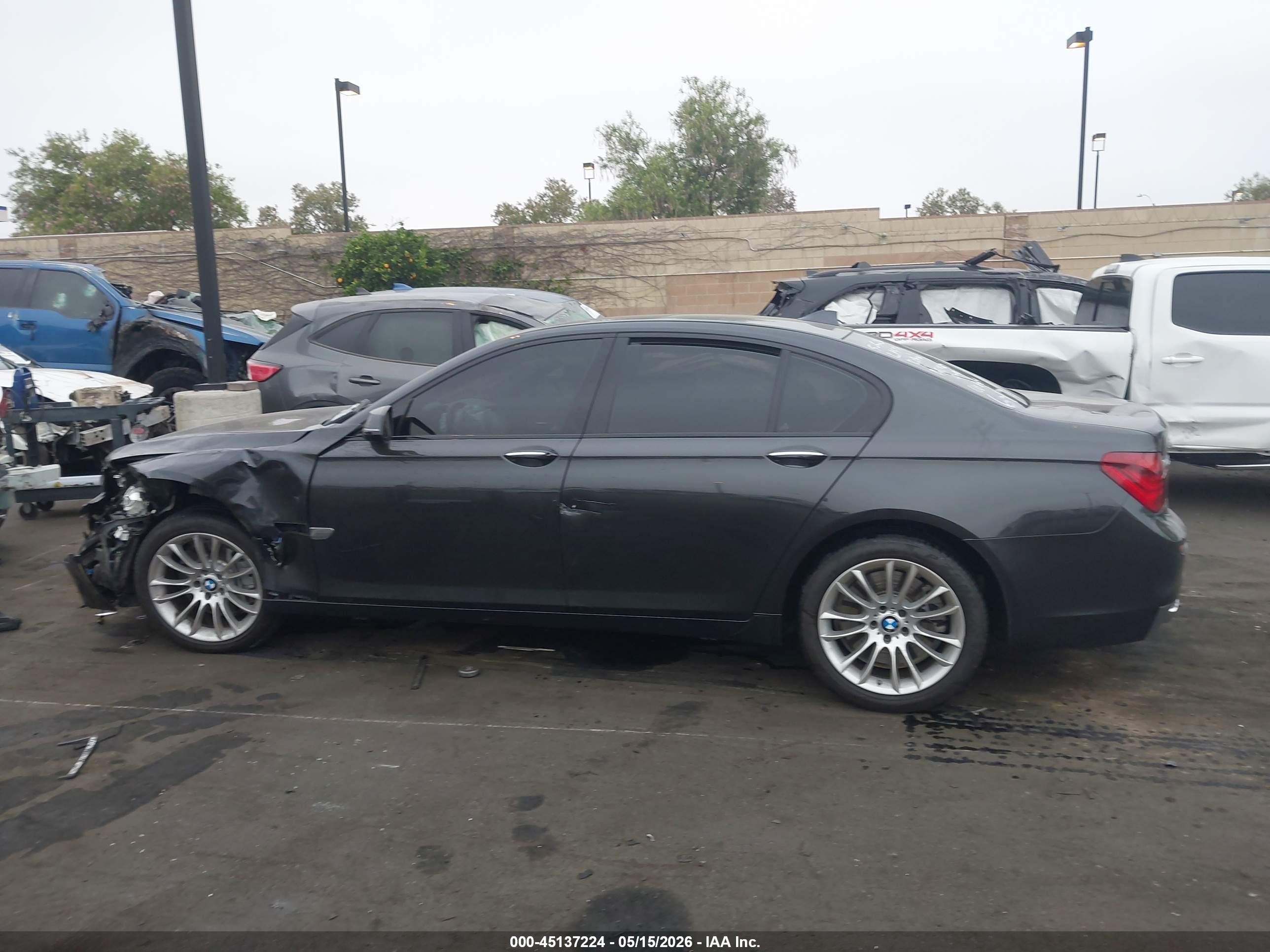 2015 Bmw 750i   Black vin: WBAYA8C57FGK19704