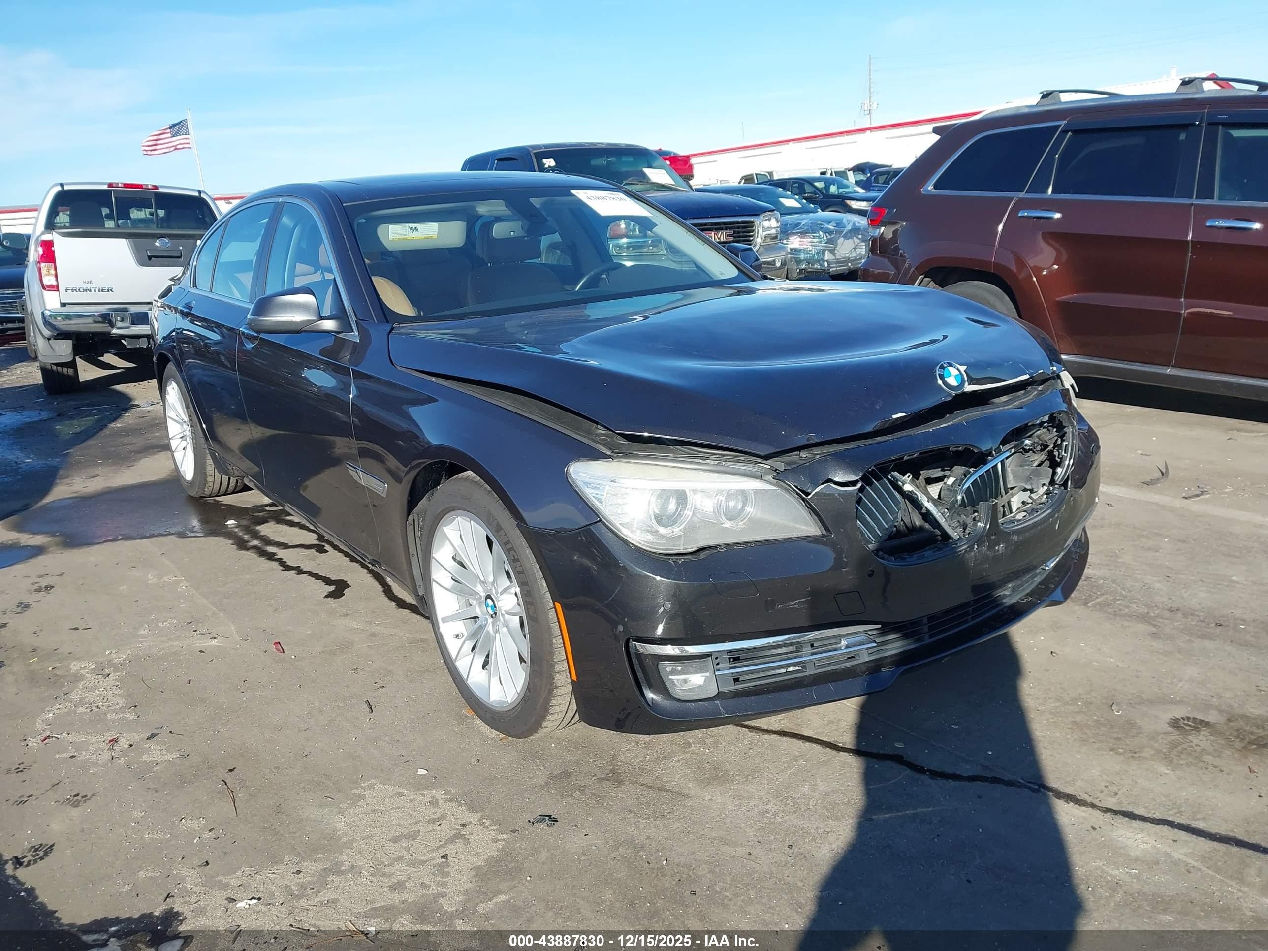 2014 Bmw 750i   Серый vin: WBAYA8C58ED825030