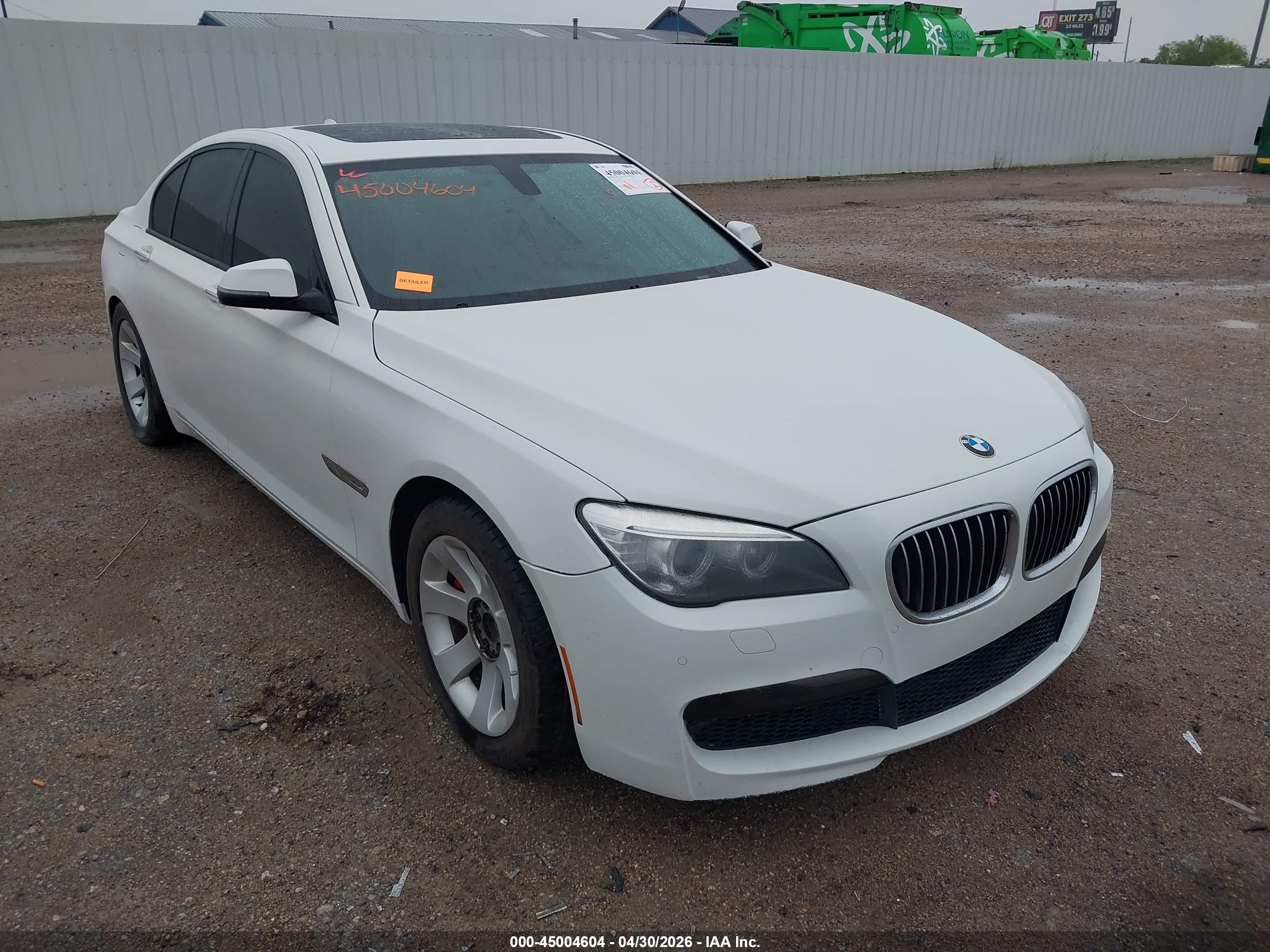 2013 Bmw 750i Xdrive White vin: WBAYB6C53DC998329