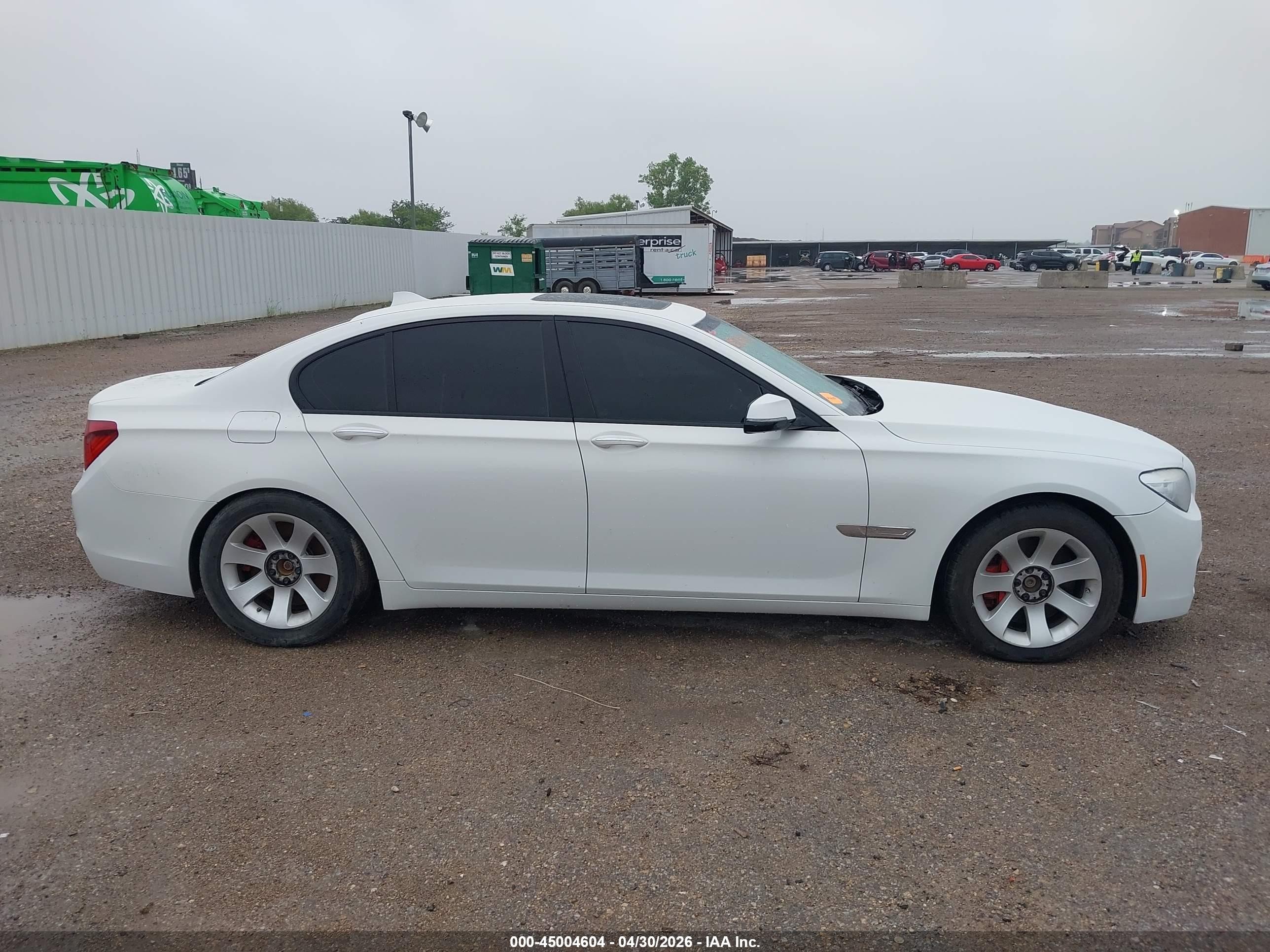 2013 Bmw 750i Xdrive White vin: WBAYB6C53DC998329