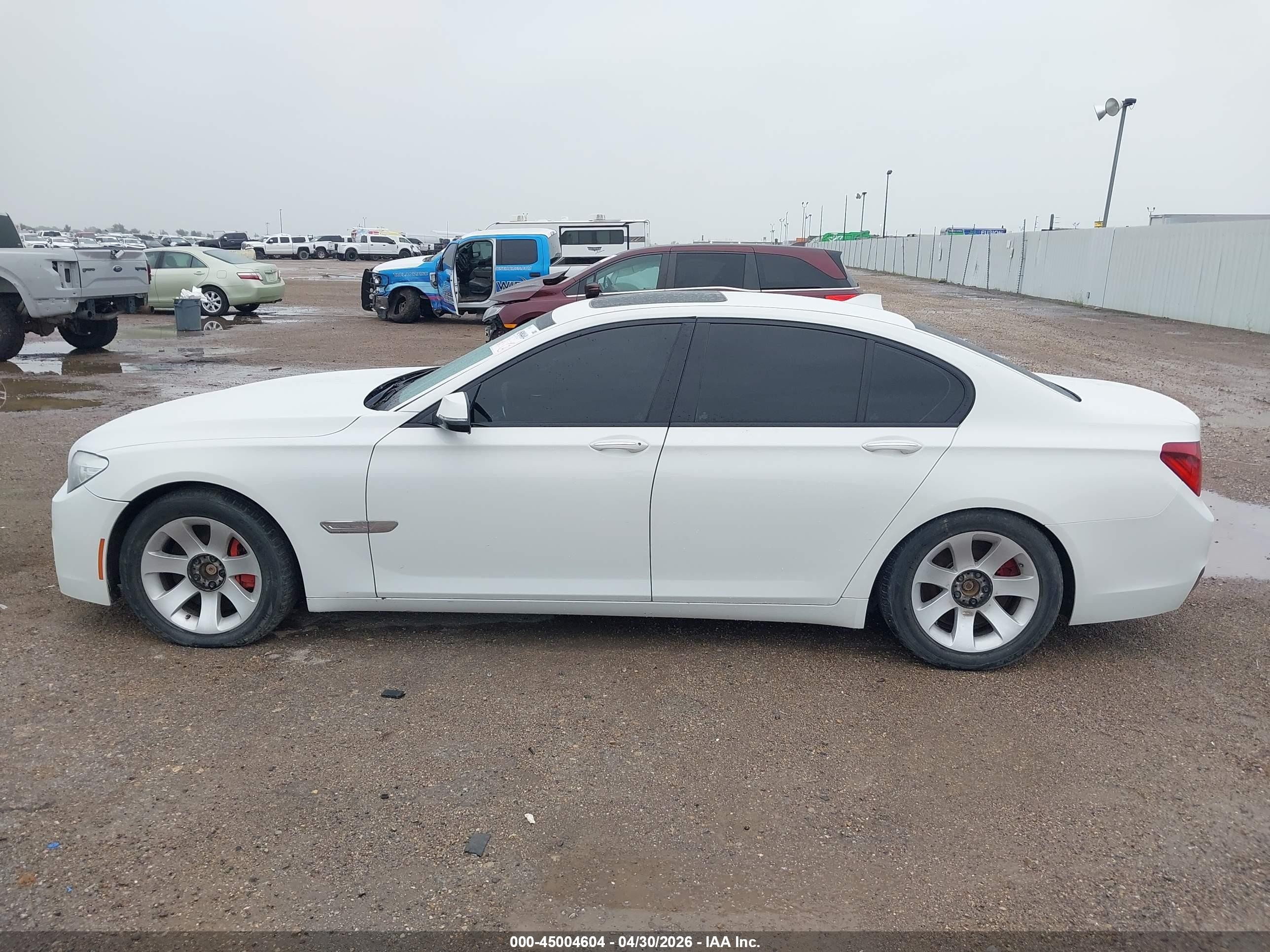 2013 Bmw 750i Xdrive White vin: WBAYB6C53DC998329