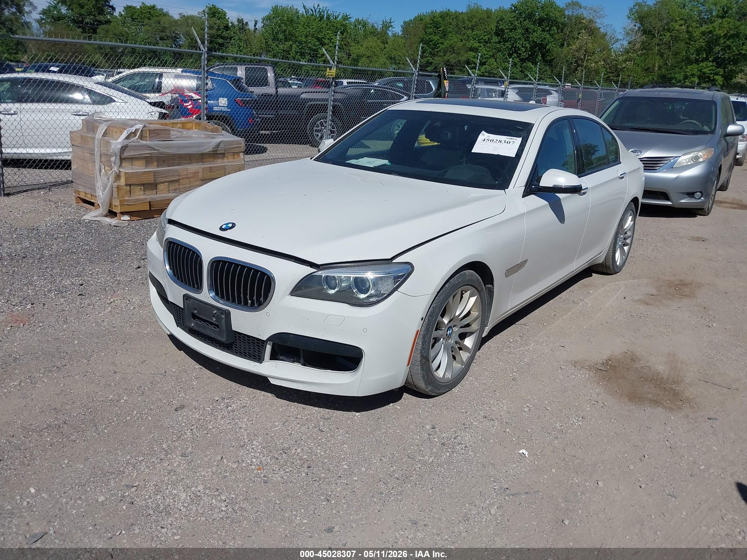 2014 Bmw 750i Xdrive Белый vin: WBAYB6C57ED224323