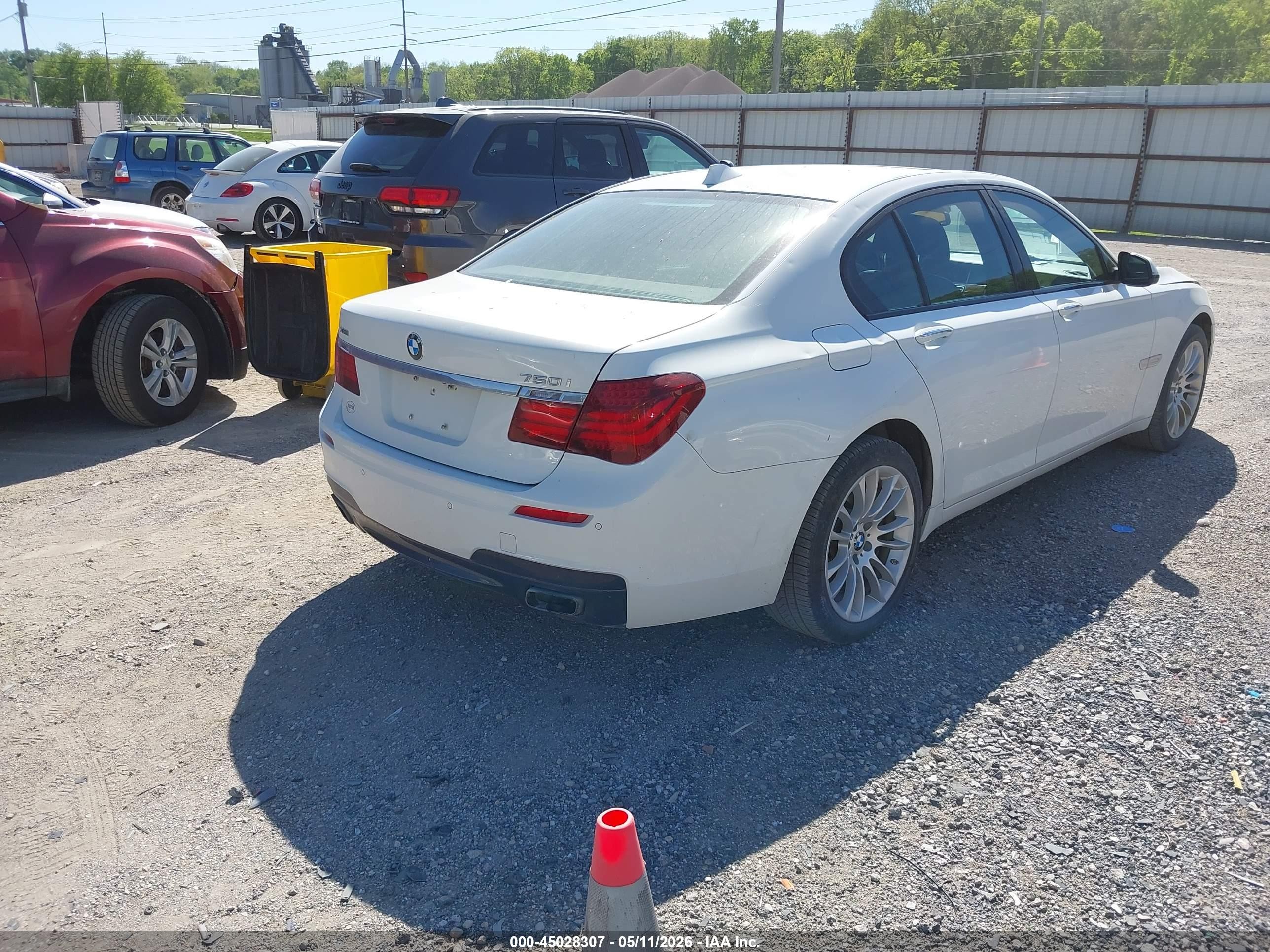 2014 Bmw 750i Xdrive Белый vin: WBAYB6C57ED224323