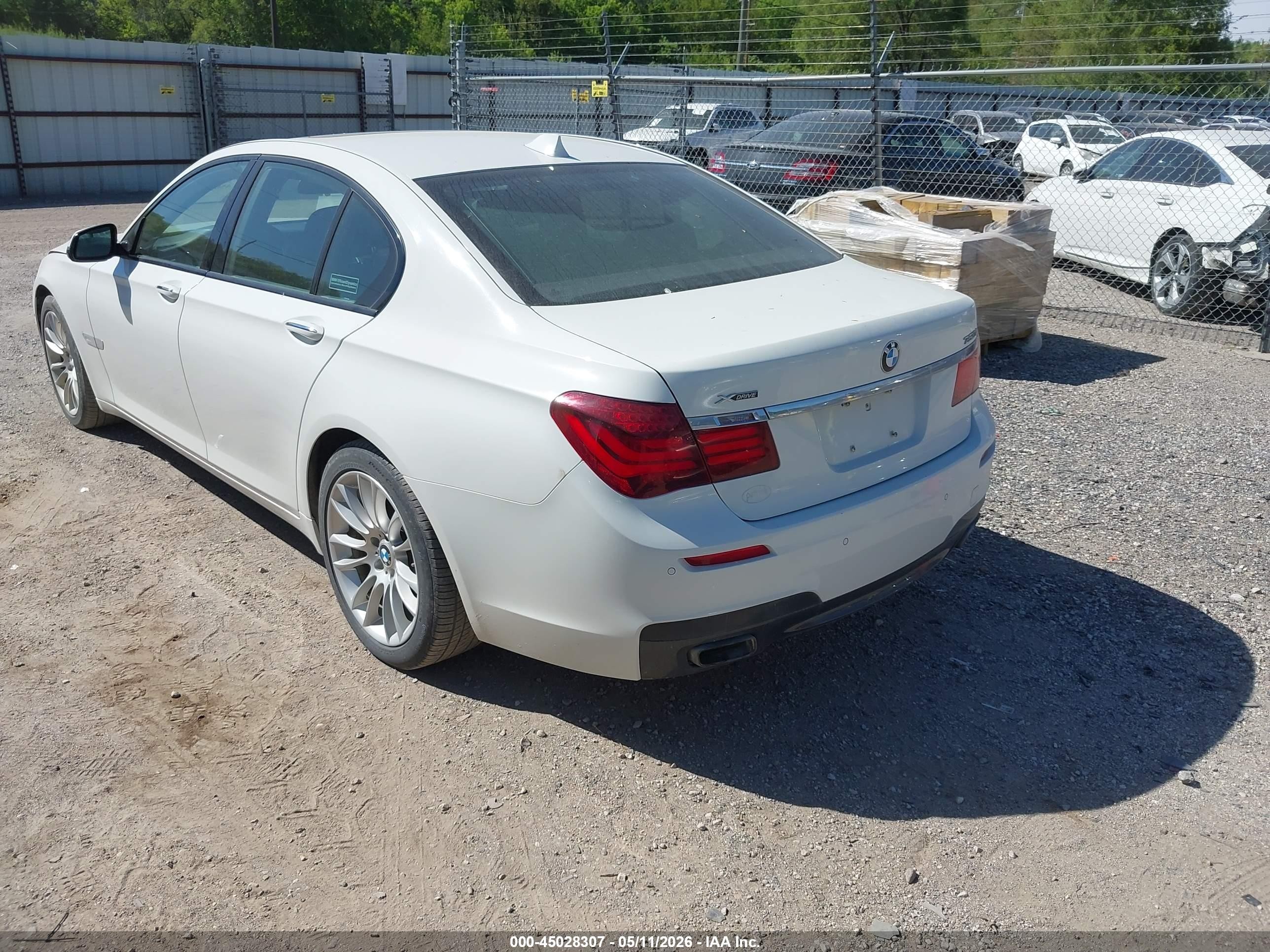 2014 Bmw 750i Xdrive Белый vin: WBAYB6C57ED224323
