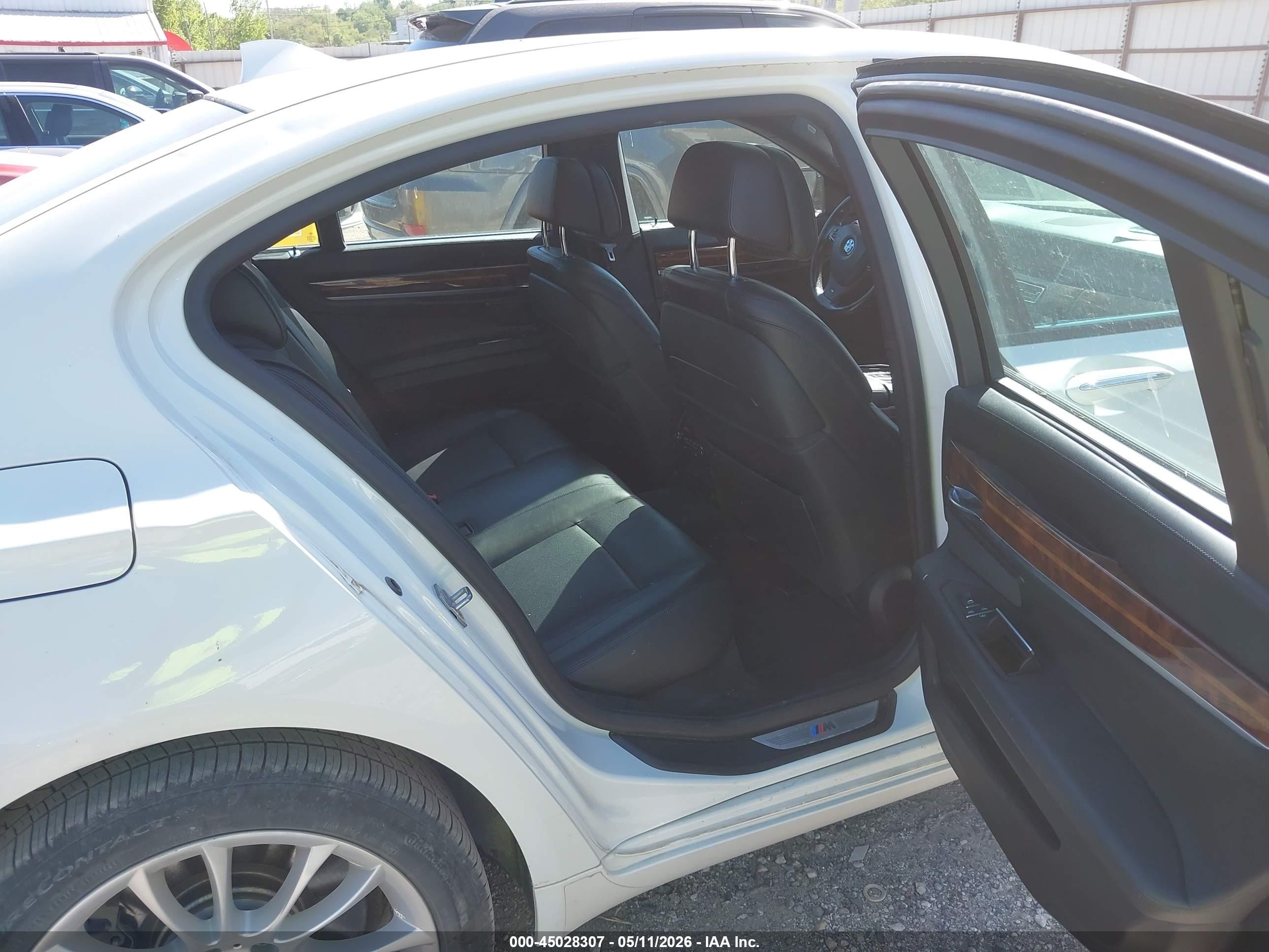 2014 Bmw 750i Xdrive Белый vin: WBAYB6C57ED224323