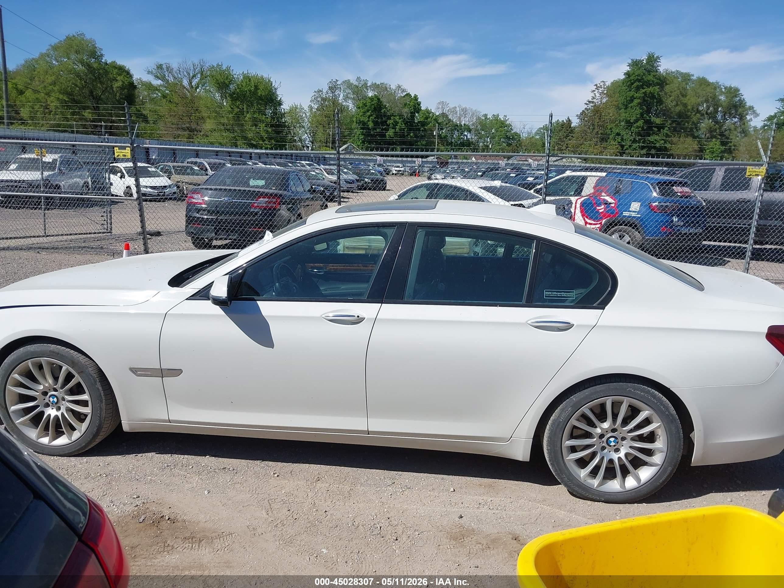 2014 Bmw 750i Xdrive Белый vin: WBAYB6C57ED224323