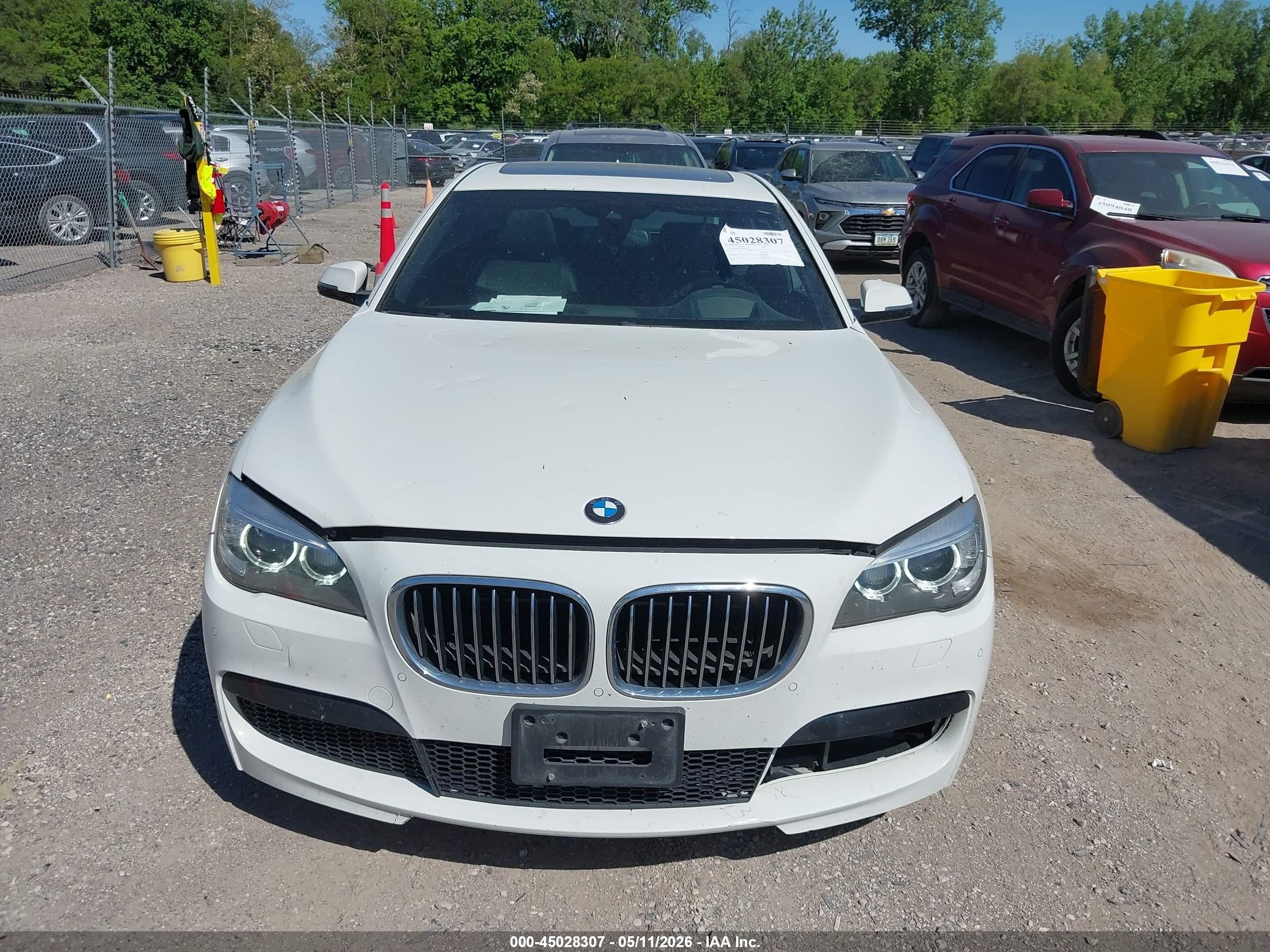 2014 Bmw 750i Xdrive Белый vin: WBAYB6C57ED224323
