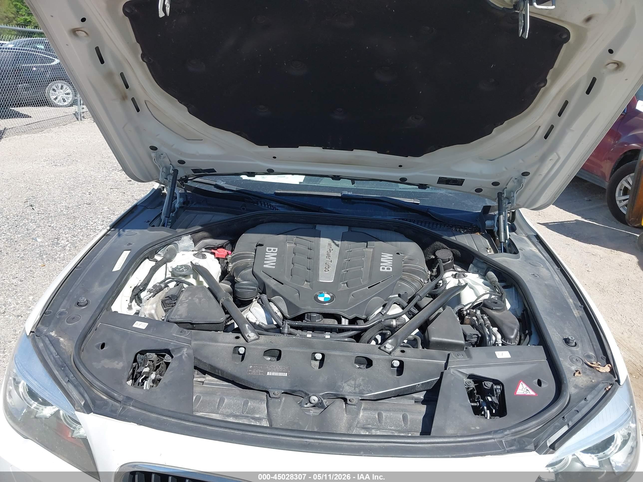 2014 Bmw 750i Xdrive Белый vin: WBAYB6C57ED224323