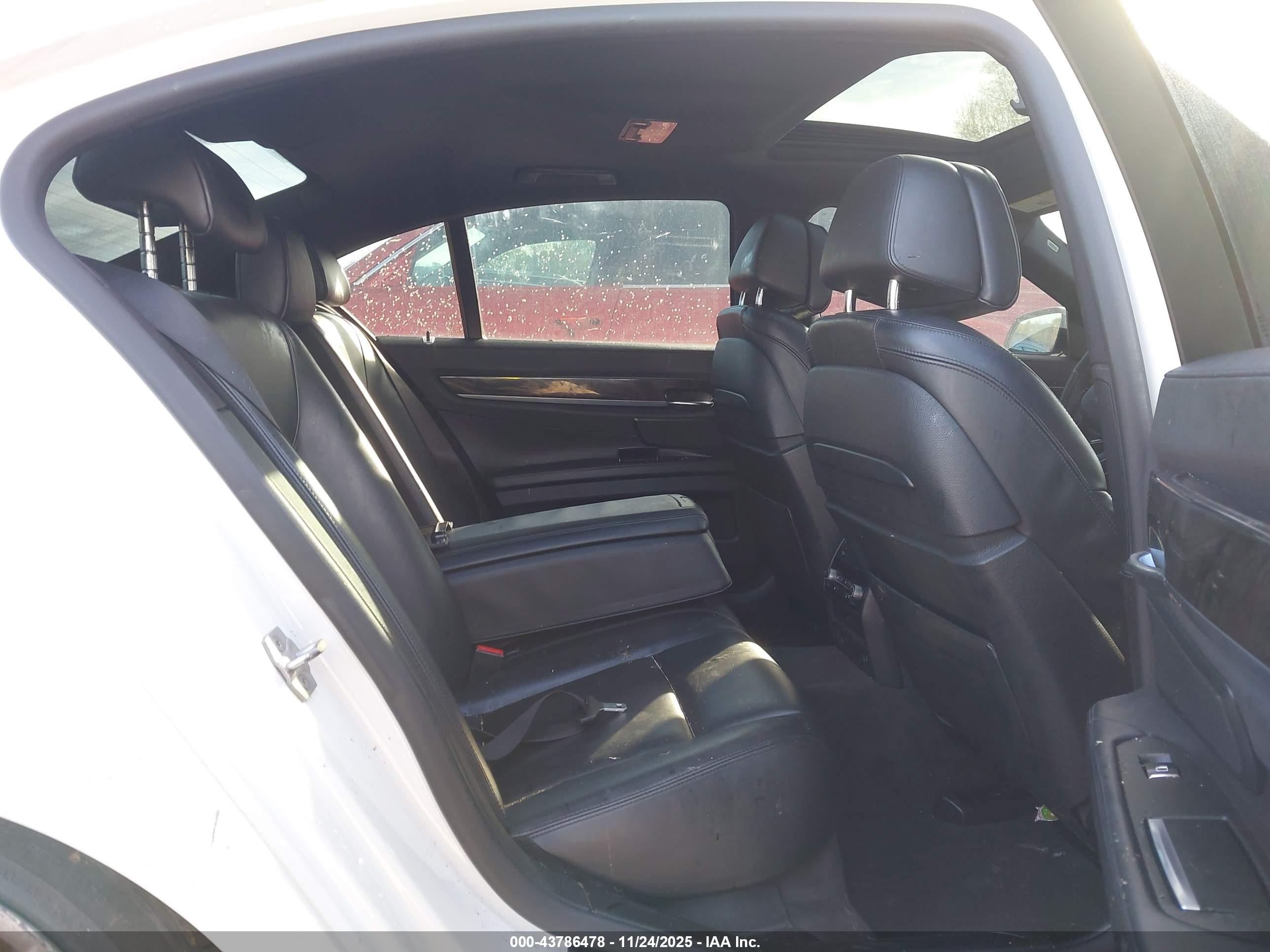 2014 Bmw 750i Xdrive White vin: WBAYB6C58ED224993