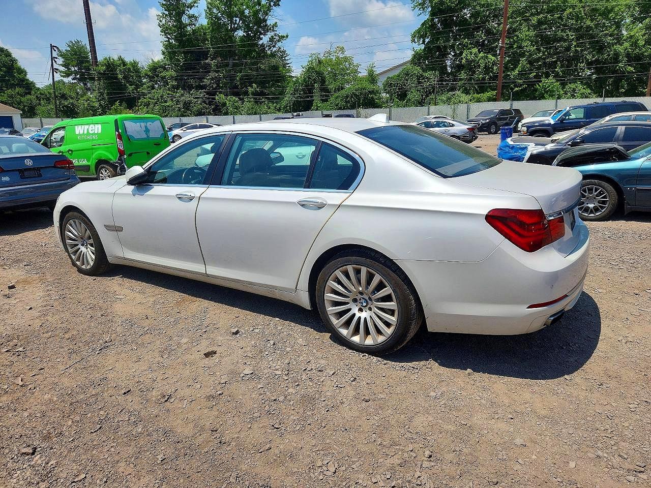 2013 Bmw 740 Li Белый vin: WBAYE4C52DD137066
