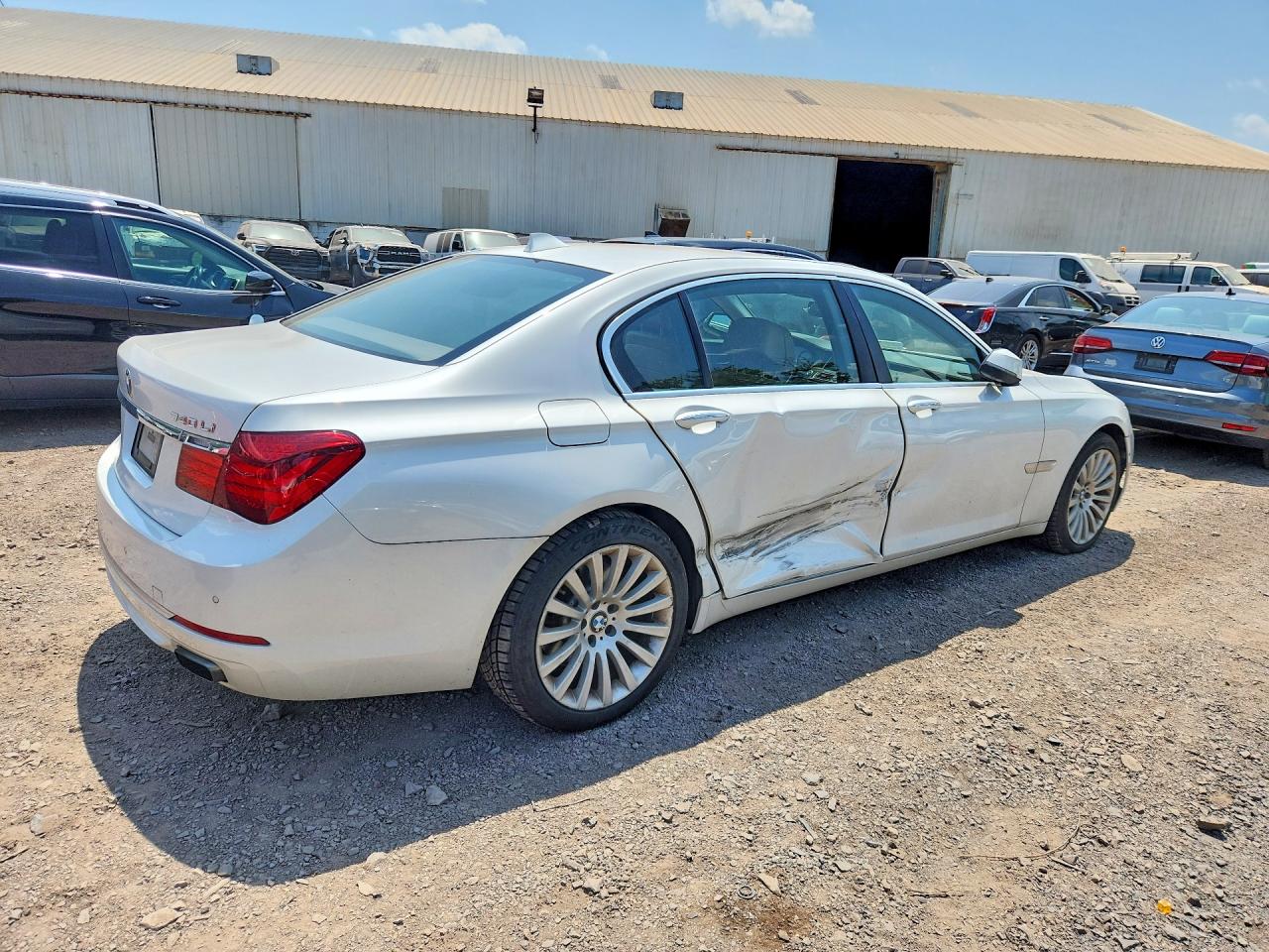 2013 Bmw 740 Li Белый vin: WBAYE4C52DD137066