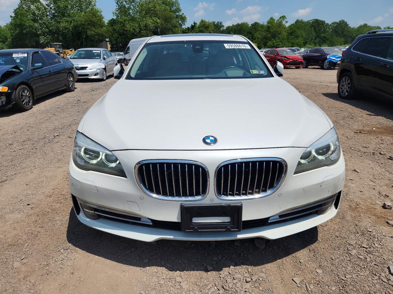 2013 Bmw 740 Li Белый vin: WBAYE4C52DD137066