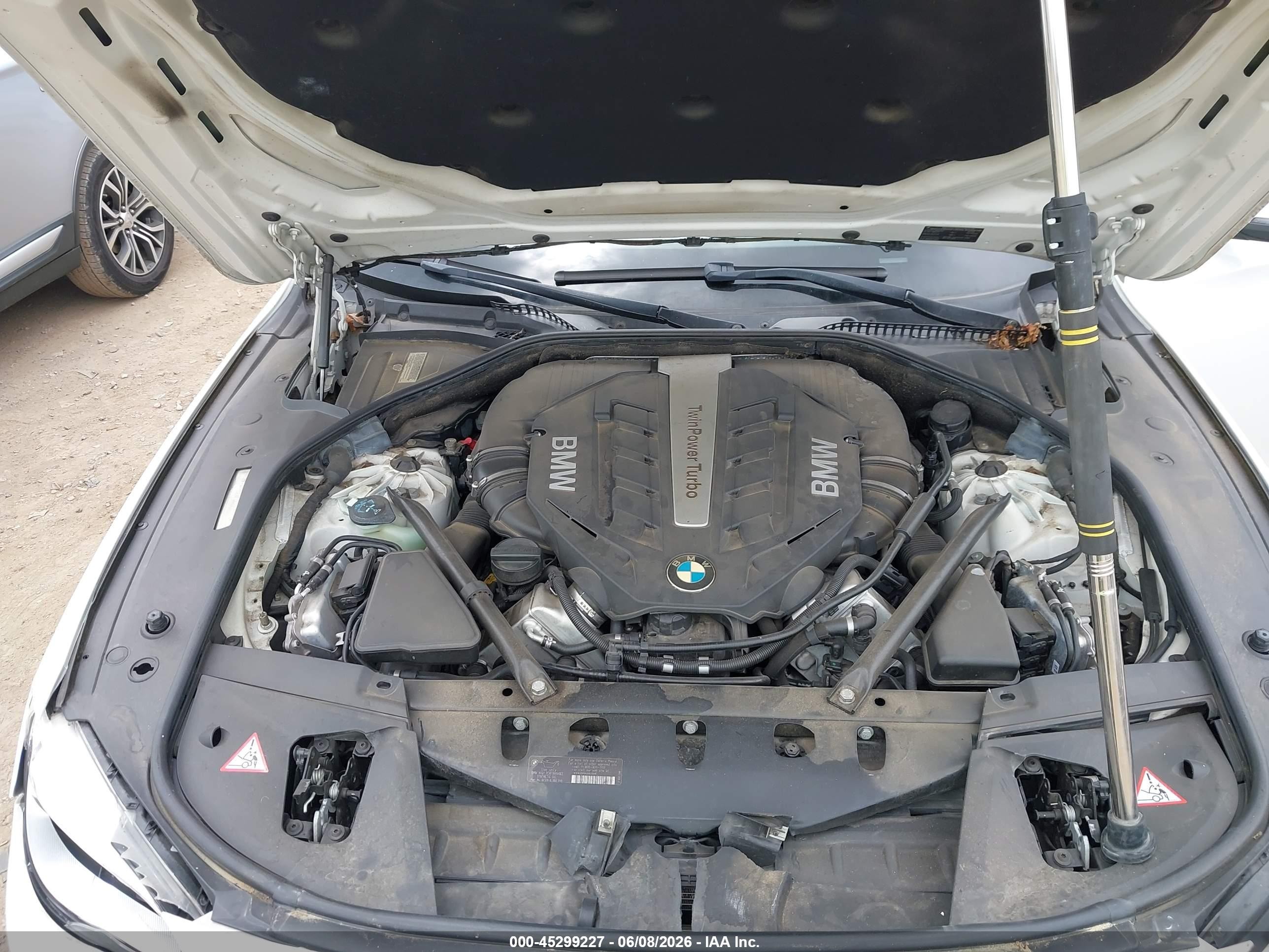 2013 Bmw 750li   Белый vin: WBAYE8C51DD133243