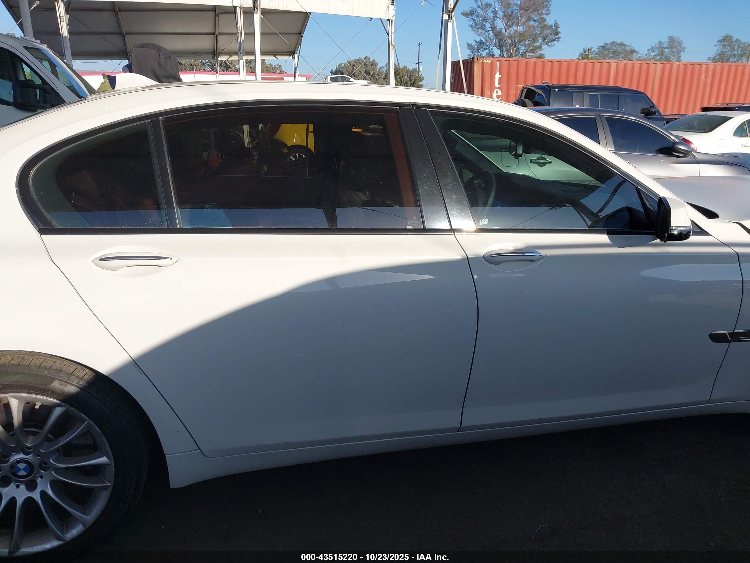 2014 Bmw Alpina B7   Белый vin: WBAYE8C51ED135298