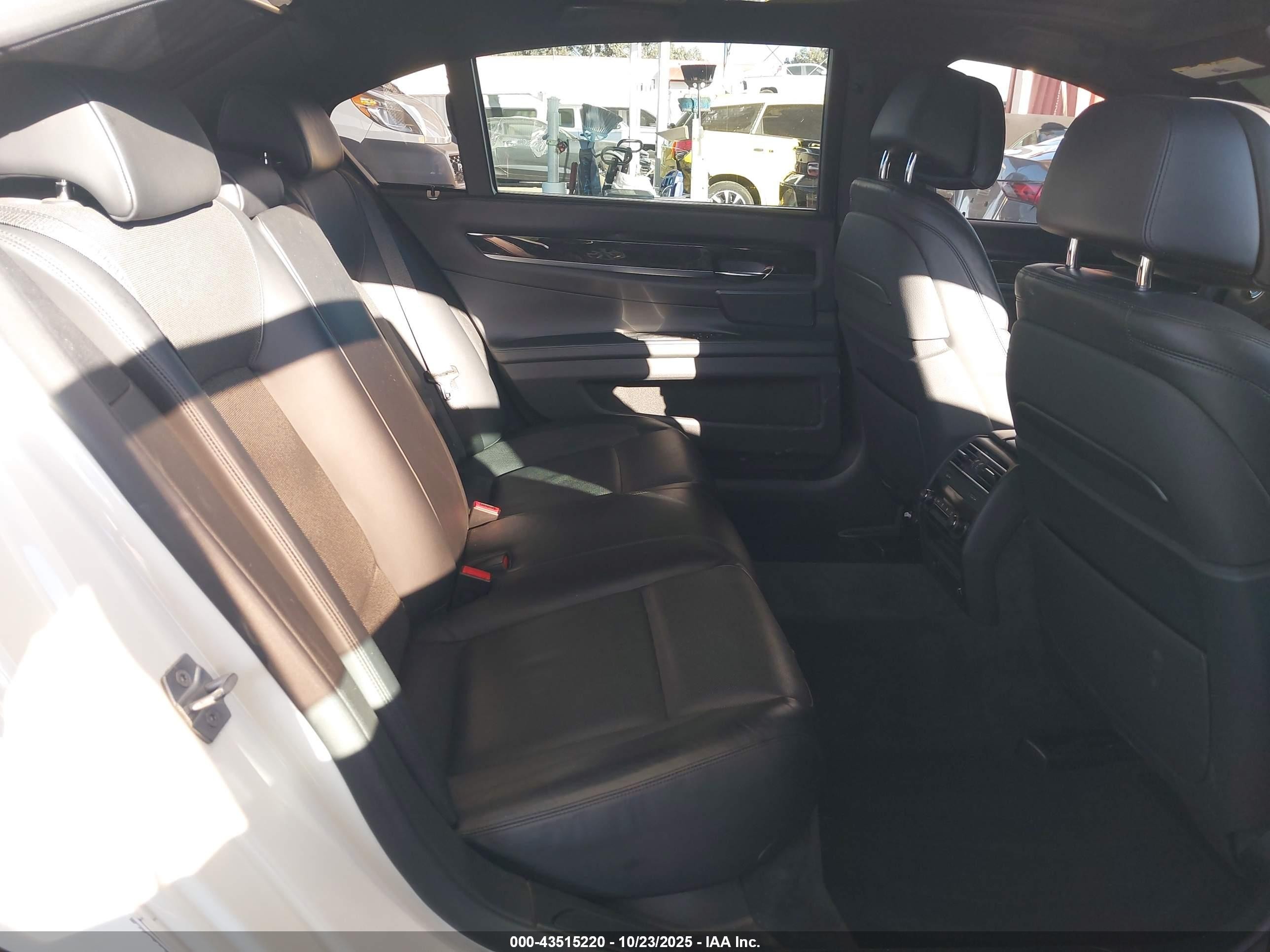 2014 Bmw Alpina B7   Белый vin: WBAYE8C51ED135298