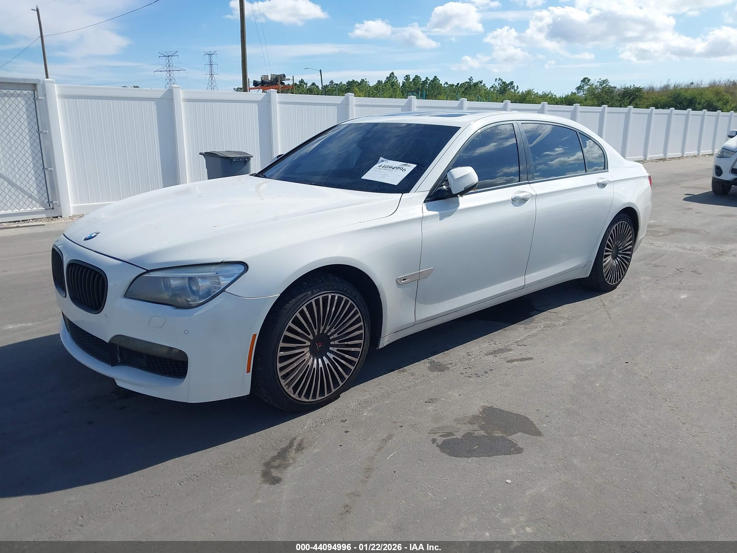 2014 Bmw Alpina B7   White vin: WBAYE8C52ED136475