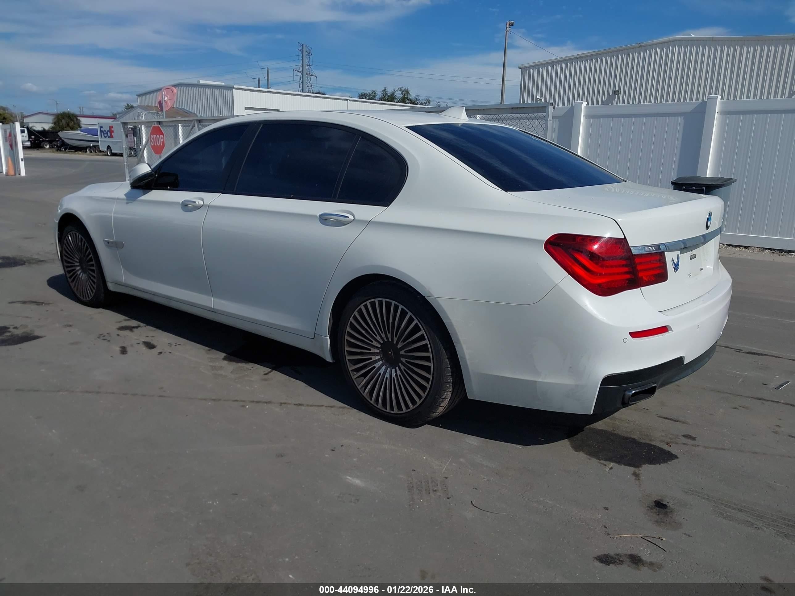 2014 Bmw Alpina B7   White vin: WBAYE8C52ED136475