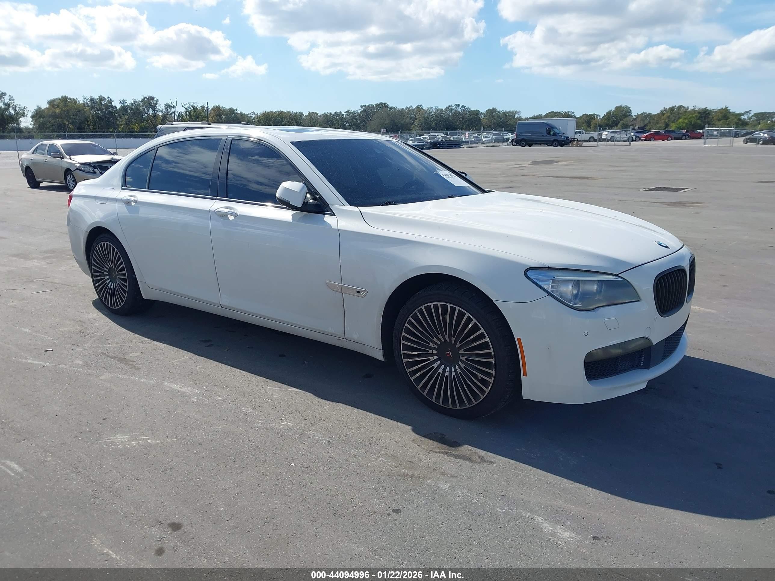 2014 Bmw Alpina B7   White vin: WBAYE8C52ED136475