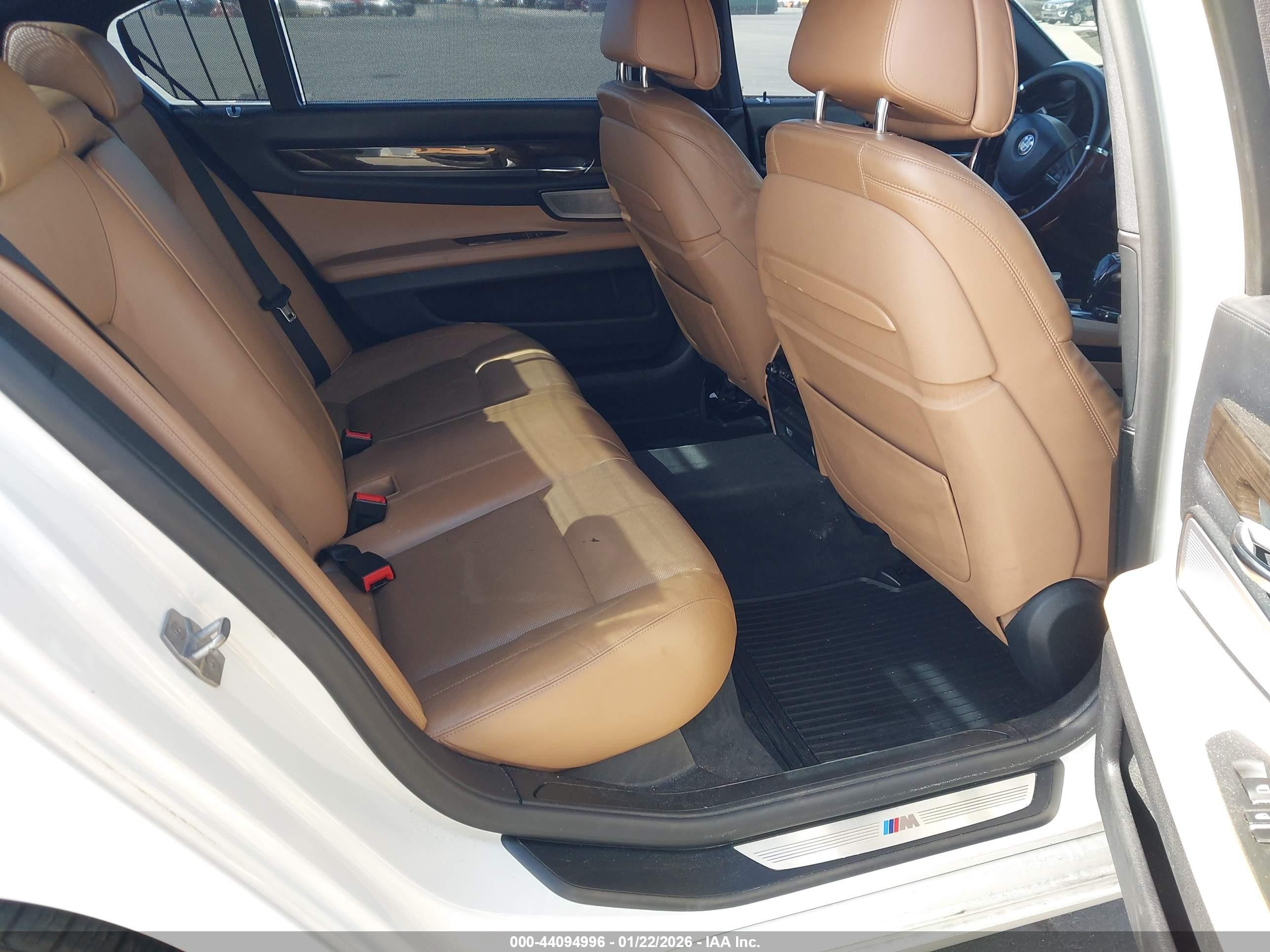 2014 Bmw Alpina B7   White vin: WBAYE8C52ED136475