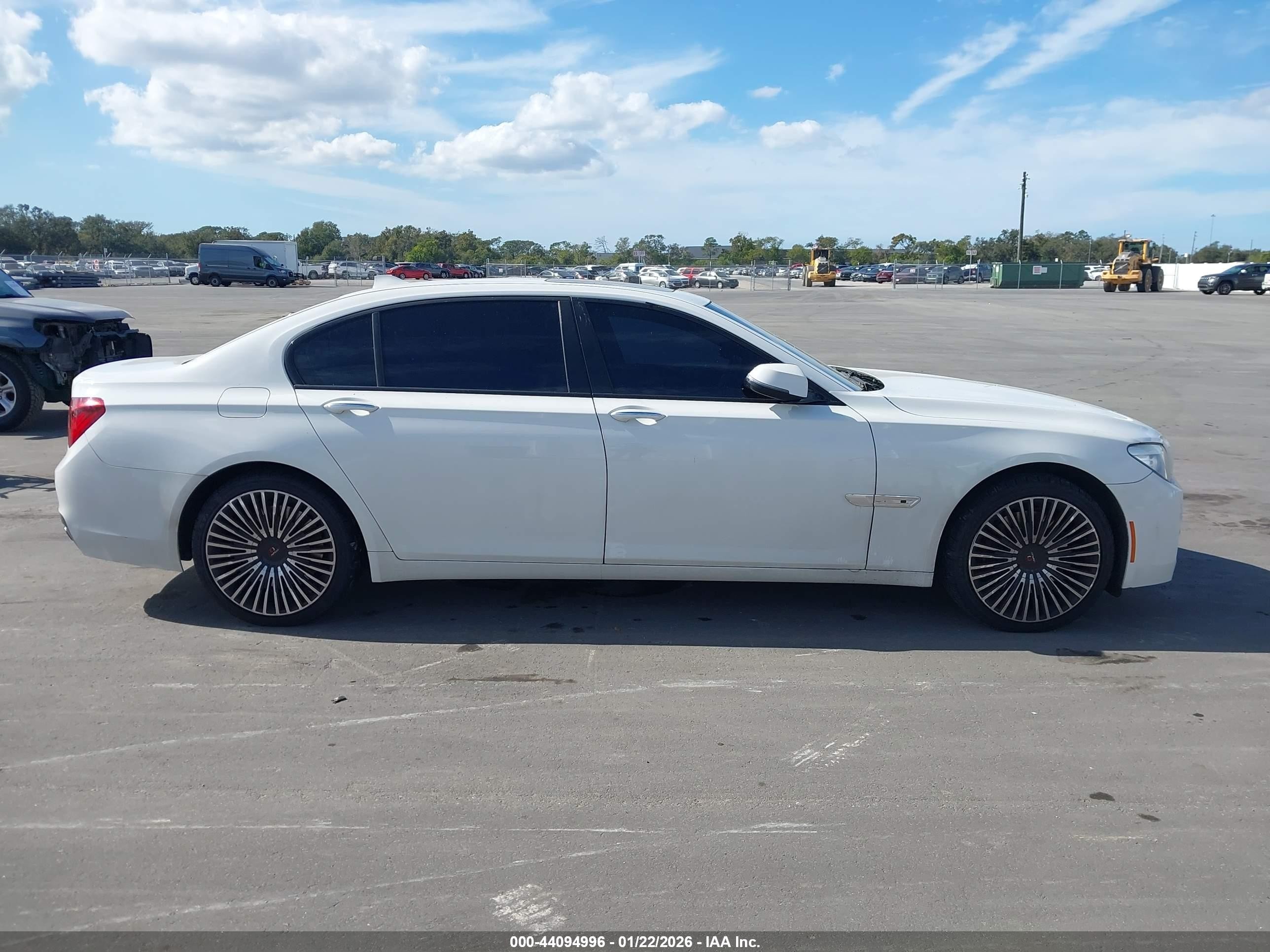 2014 Bmw Alpina B7   White vin: WBAYE8C52ED136475