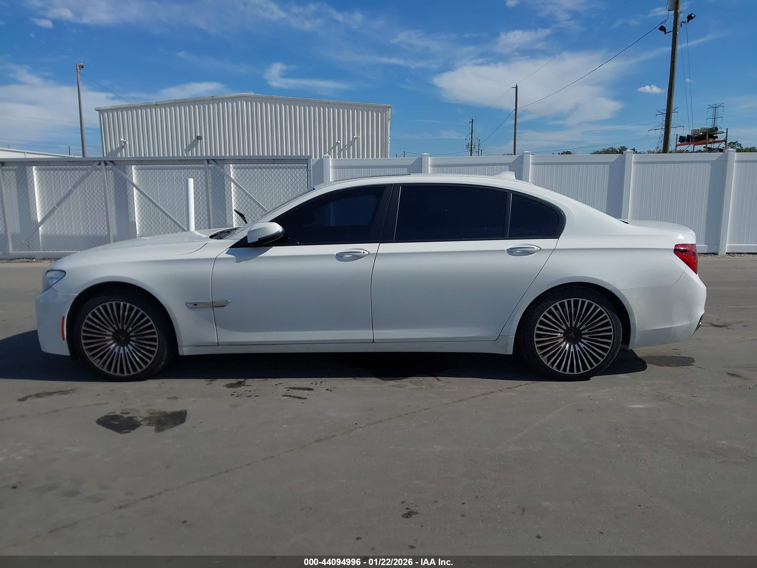 2014 Bmw Alpina B7   White vin: WBAYE8C52ED136475