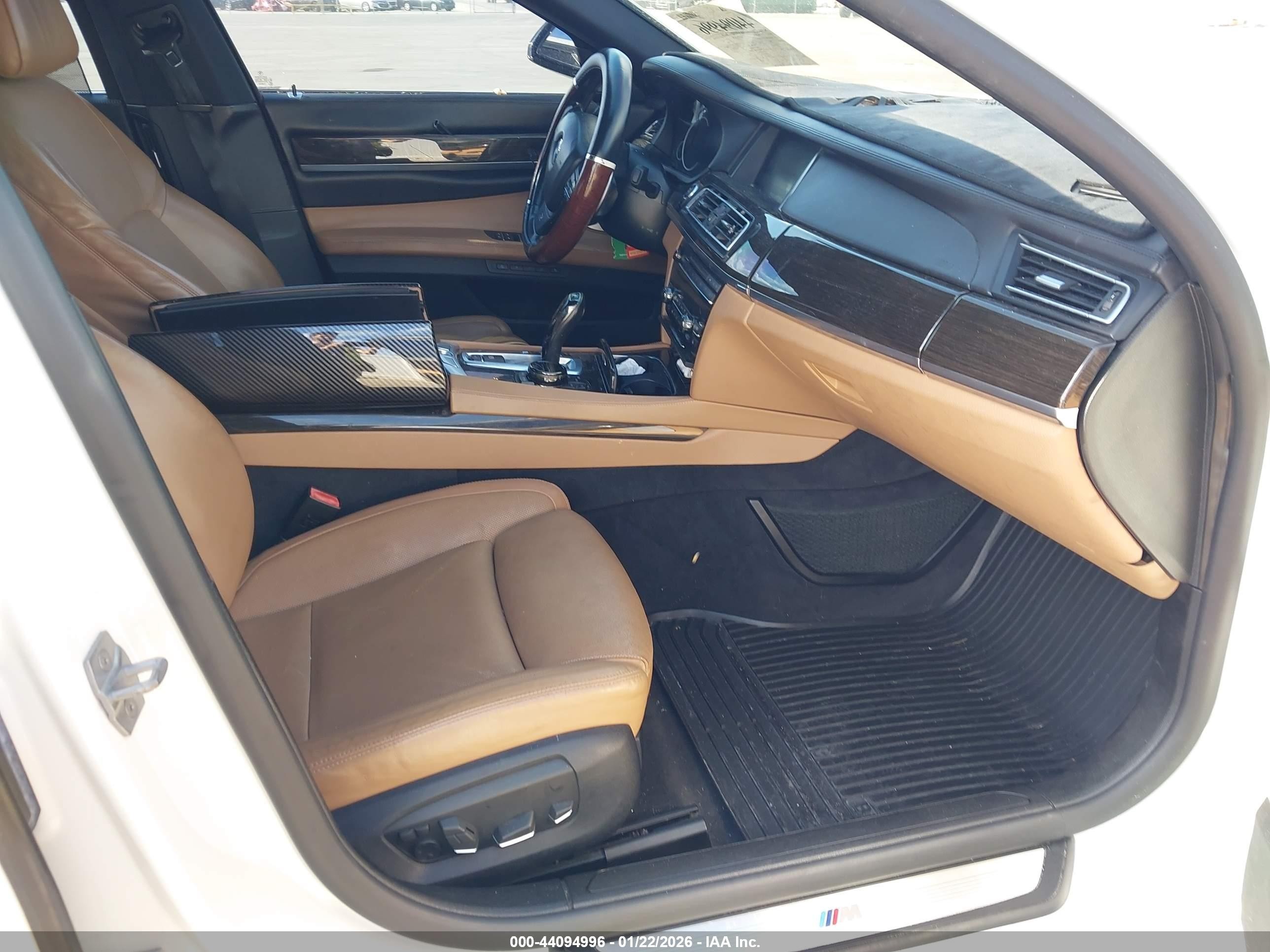 2014 Bmw Alpina B7   White vin: WBAYE8C52ED136475