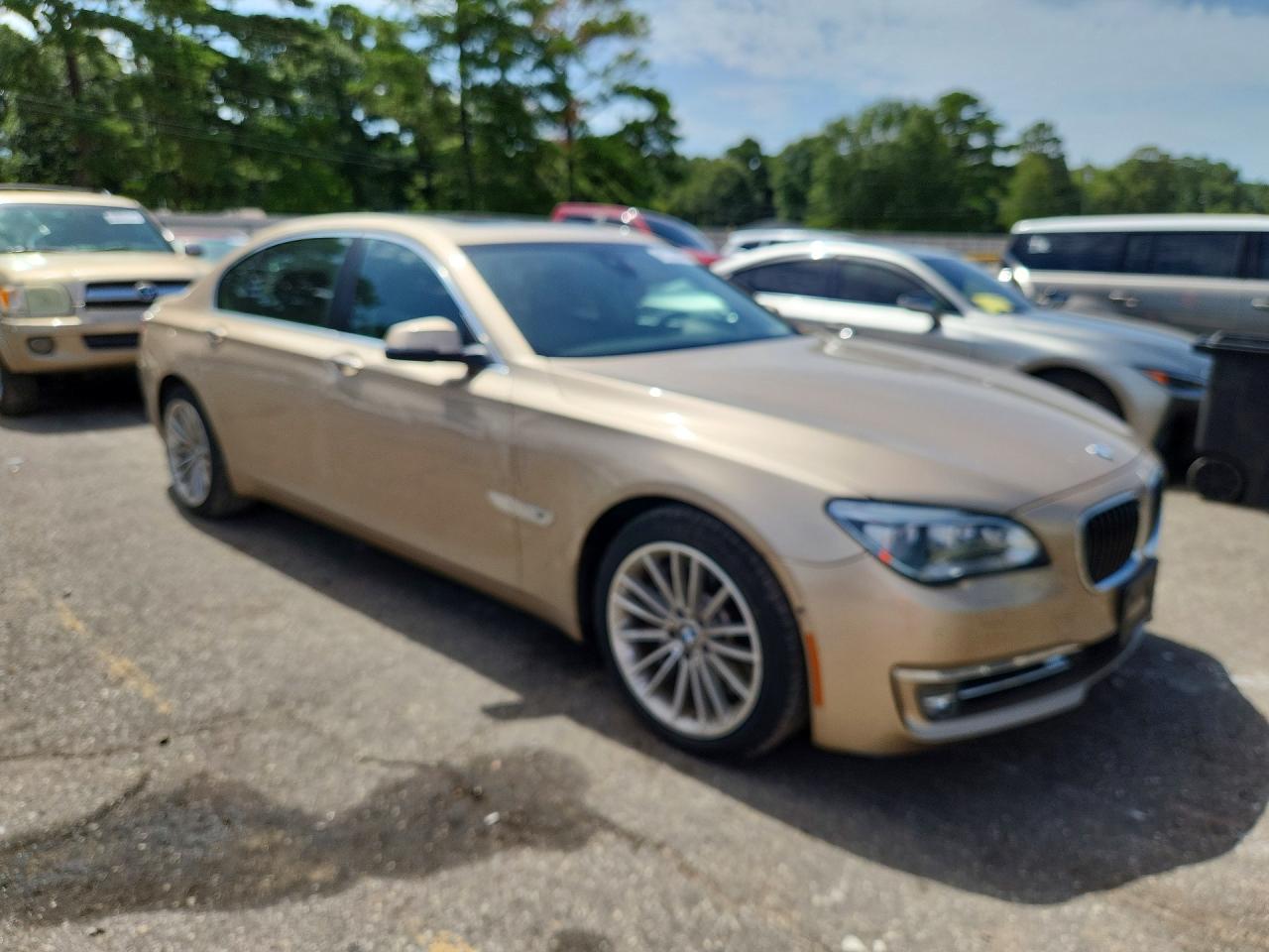 2014 Bmw 750 Li Золотой vin: WBAYE8C54ED136476