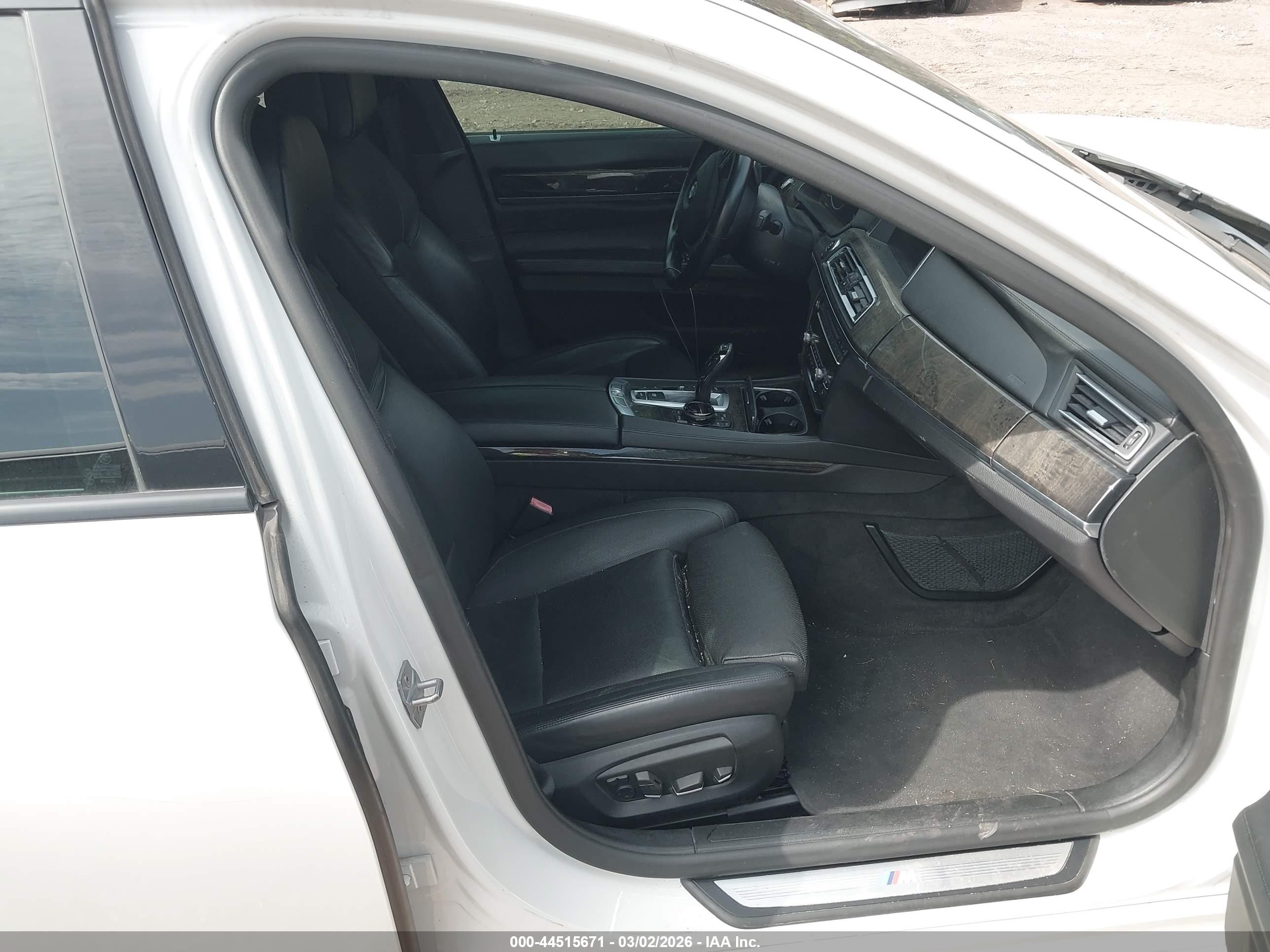 2014 Bmw Alpina B7   Белый vin: WBAYE8C55ED134980