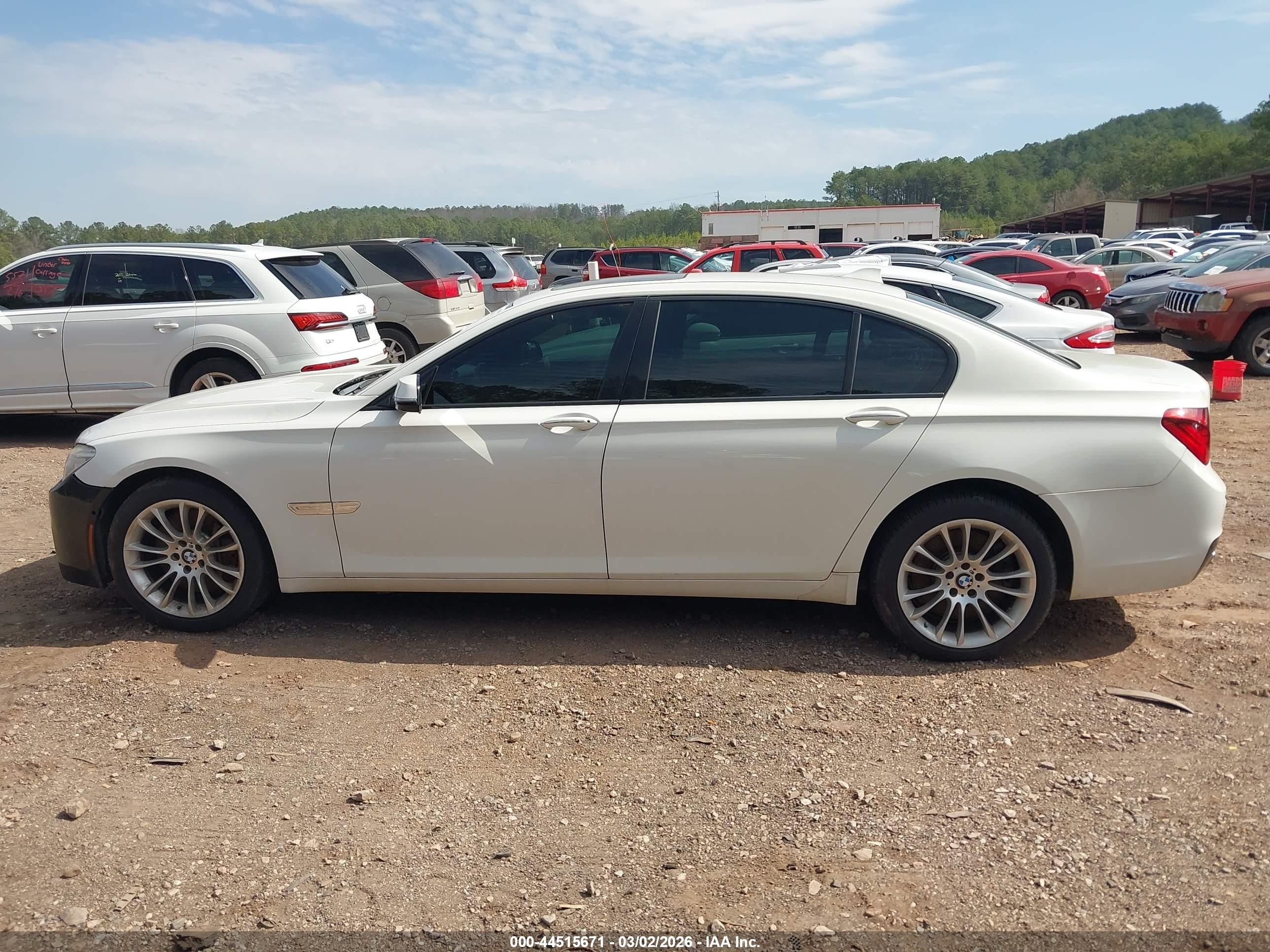 2014 Bmw Alpina B7   Белый vin: WBAYE8C55ED134980