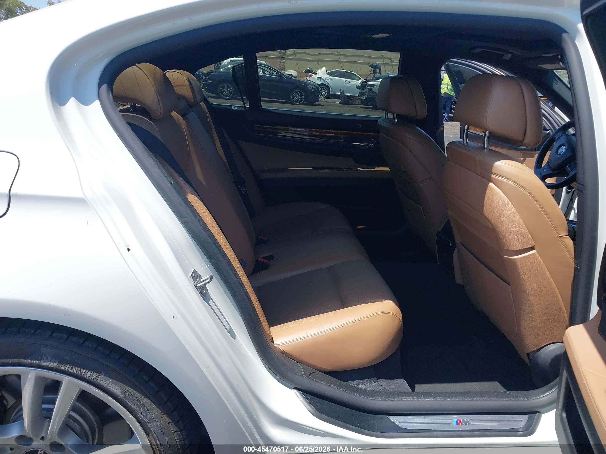 2014 Bmw Alpina B7   White vin: WBAYE8C55ED135403