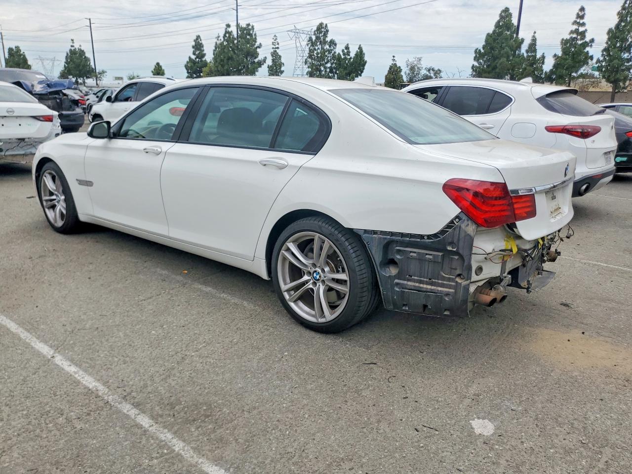 2013 Bmw 750 Li Белый vin: WBAYE8C56DD132296