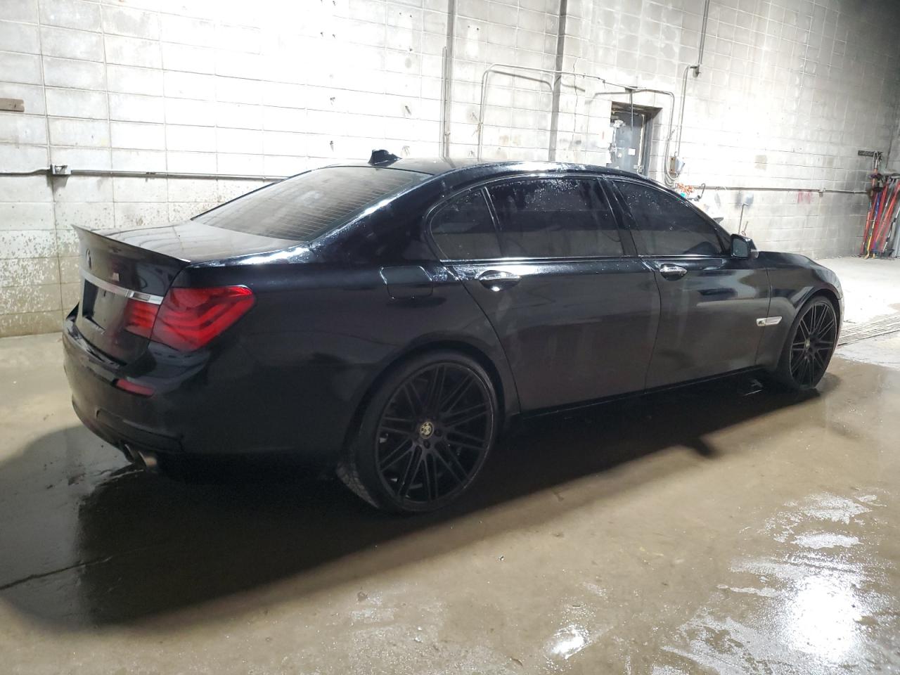 2015 Bmw 750 Li Черный vin: WBAYE8C57FD781057