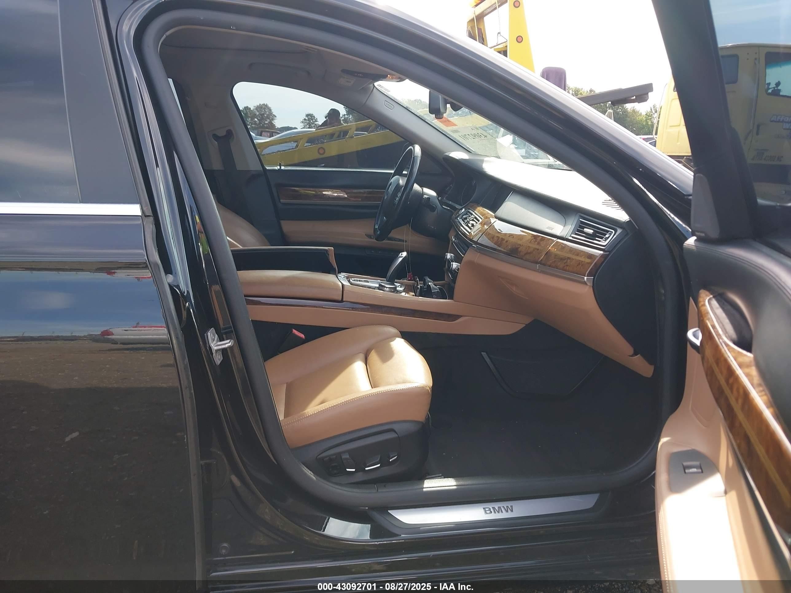 2015 Bmw 750li   Черный vin: WBAYE8C59FD781691