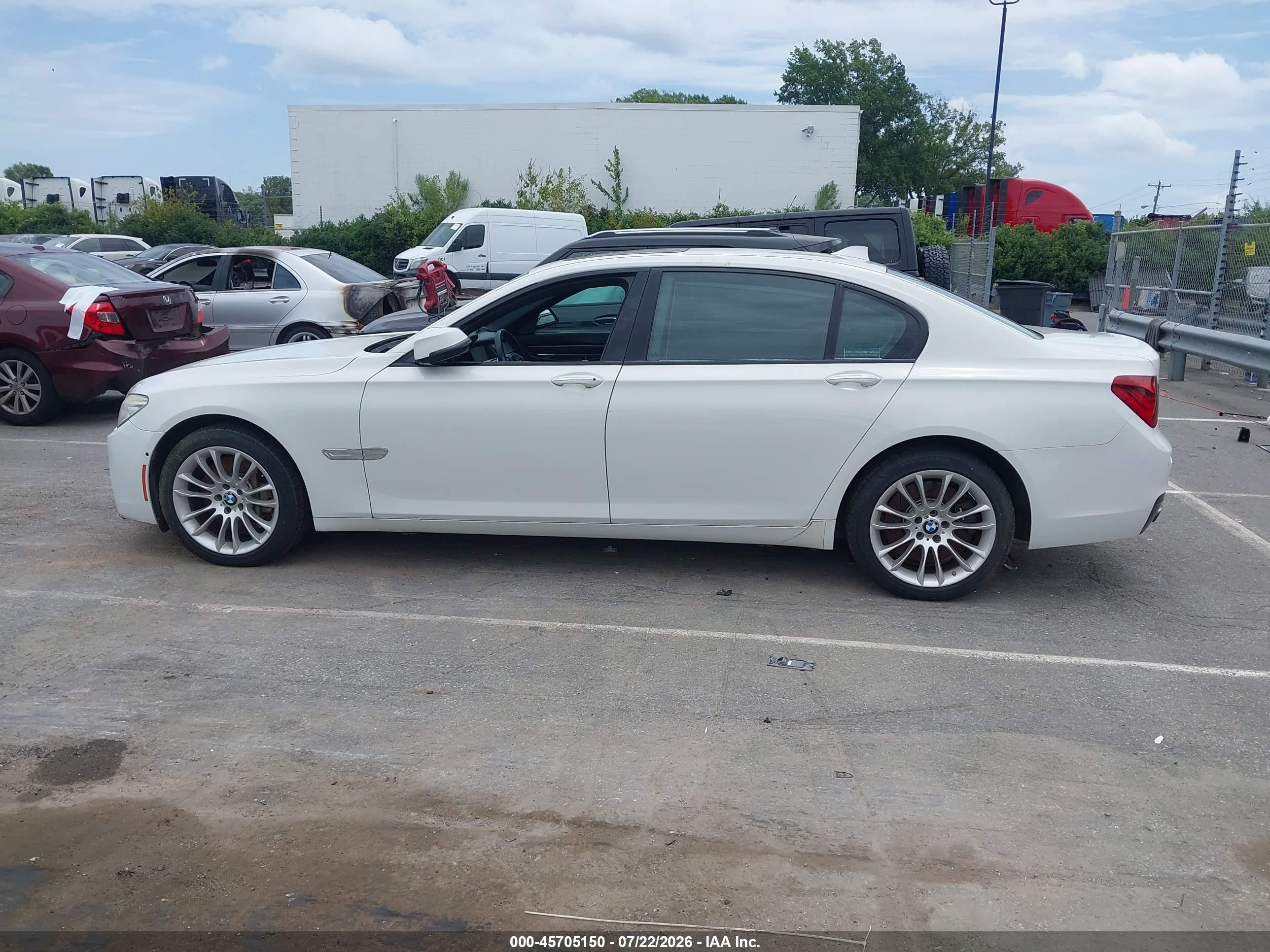 2014 Bmw Alpina B7   Белый vin: WBAYE8C5XED136417