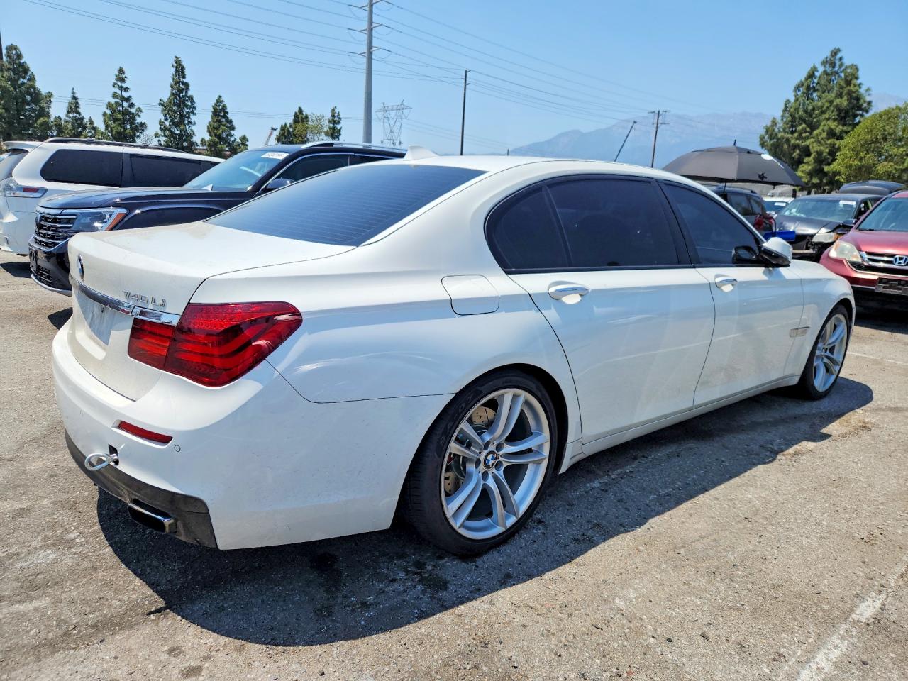 2013 Bmw 740 Lxi White vin: WBAYF4C56DD127525