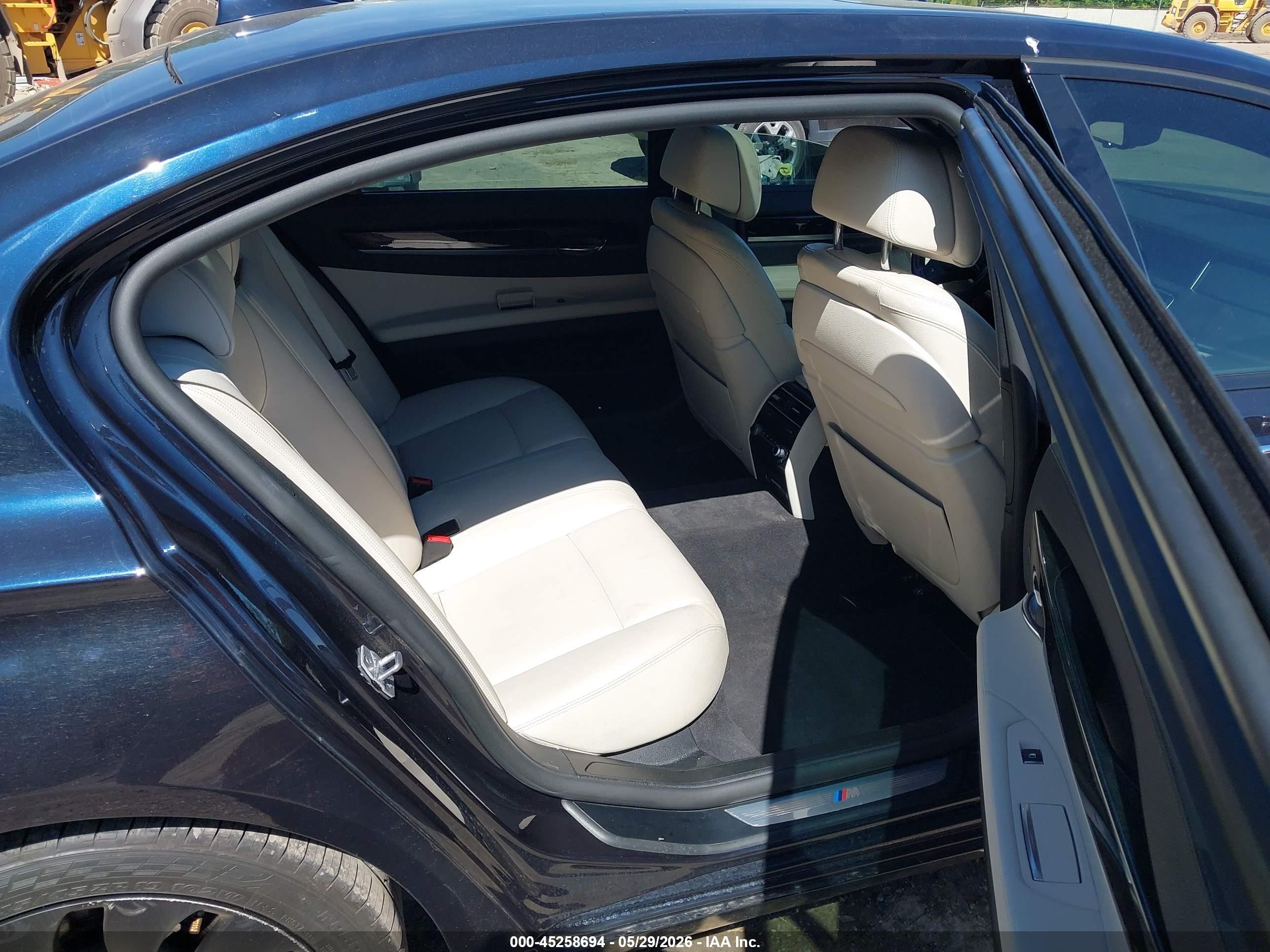 2014 Bmw 740li Xdrive Черный vin: WBAYF4C59ED282099