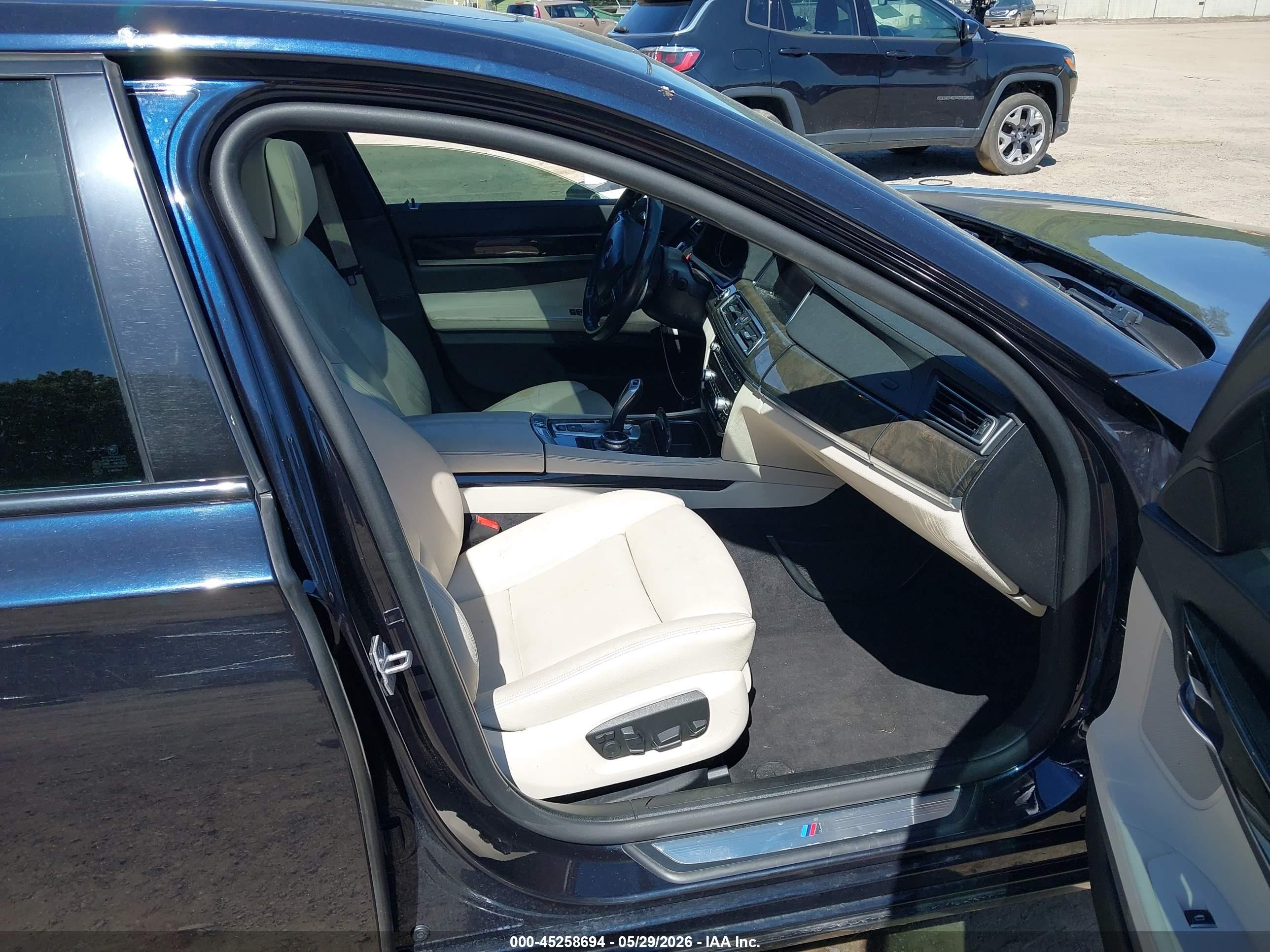 2014 Bmw 740li Xdrive Черный vin: WBAYF4C59ED282099