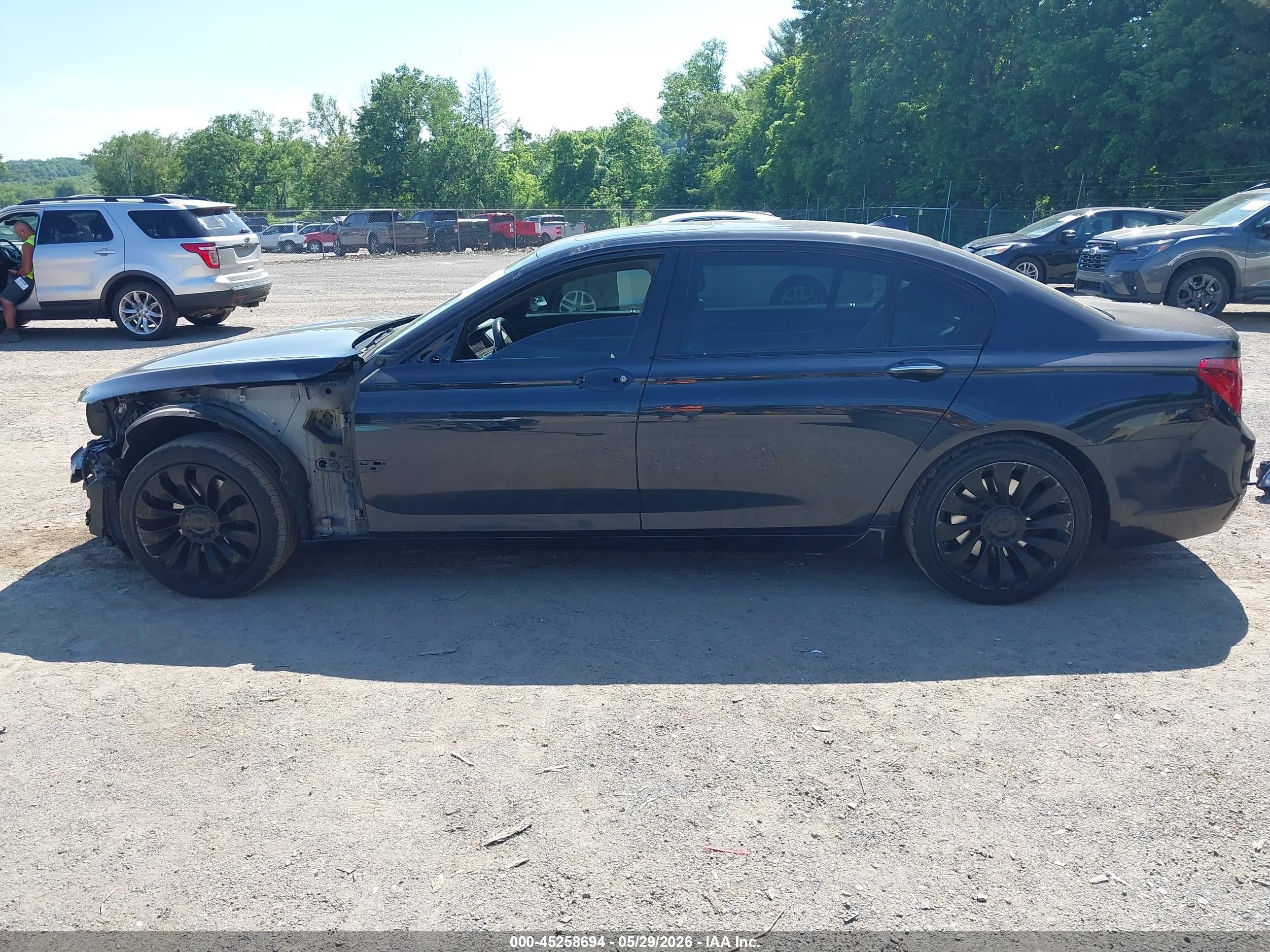 2014 Bmw 740li Xdrive Черный vin: WBAYF4C59ED282099
