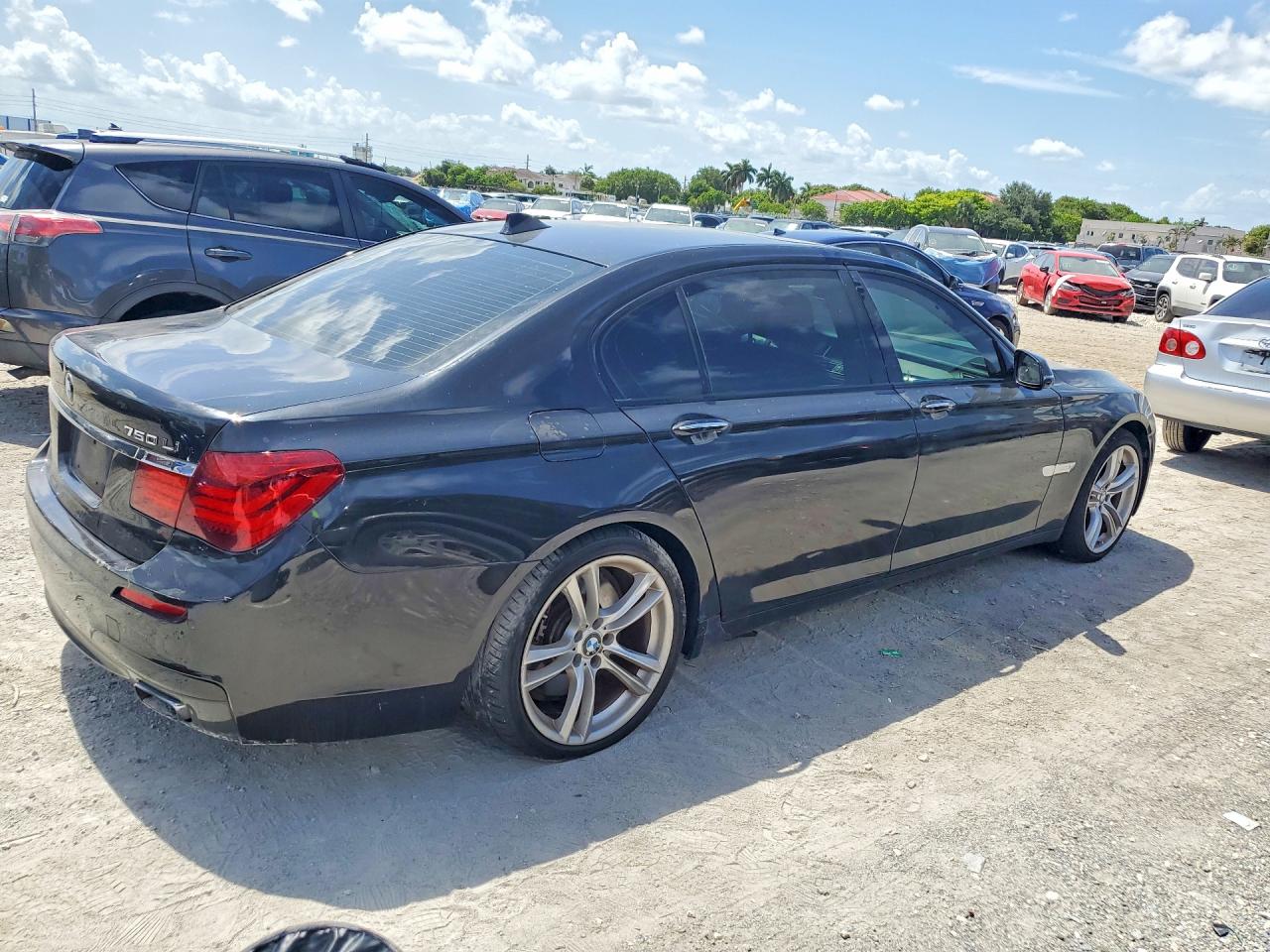 2013 Bmw 750 Lxi Черный vin: WBAYF8C51DD140108