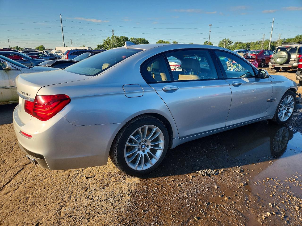 2014 Bmw 750 Lxi Серебряный vin: WBAYF8C52ED652591