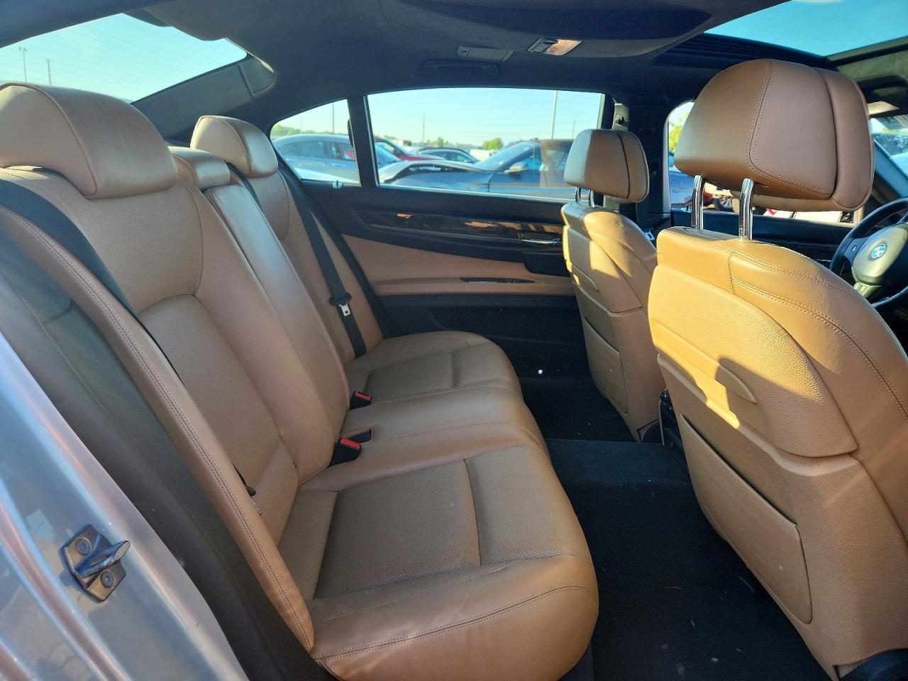 2014 Bmw 750 Lxi Серебряный vin: WBAYF8C52ED652591
