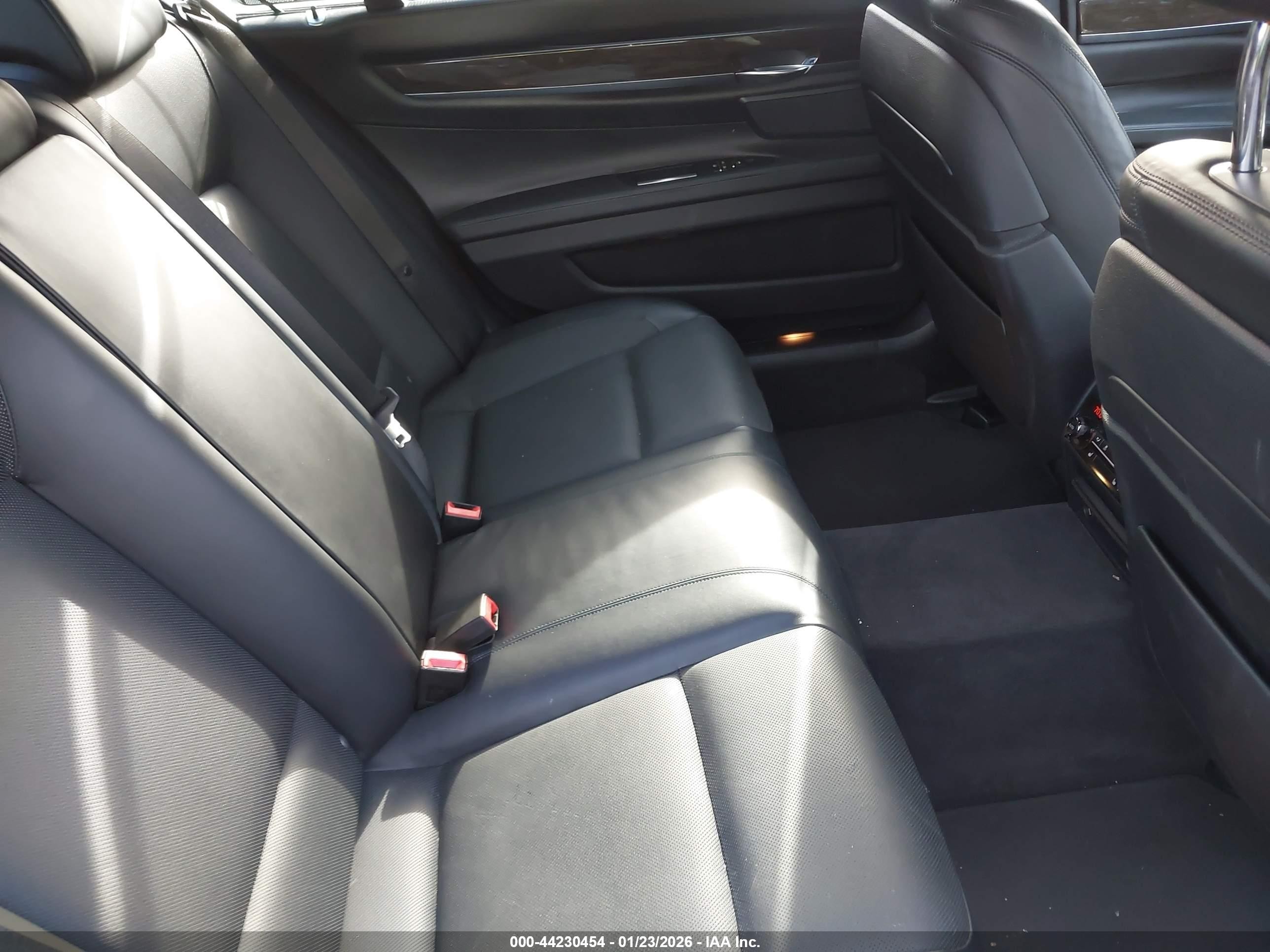 2014 Bmw Alpina B7 Xdrive Синий vin: WBAYF8C55ED652701