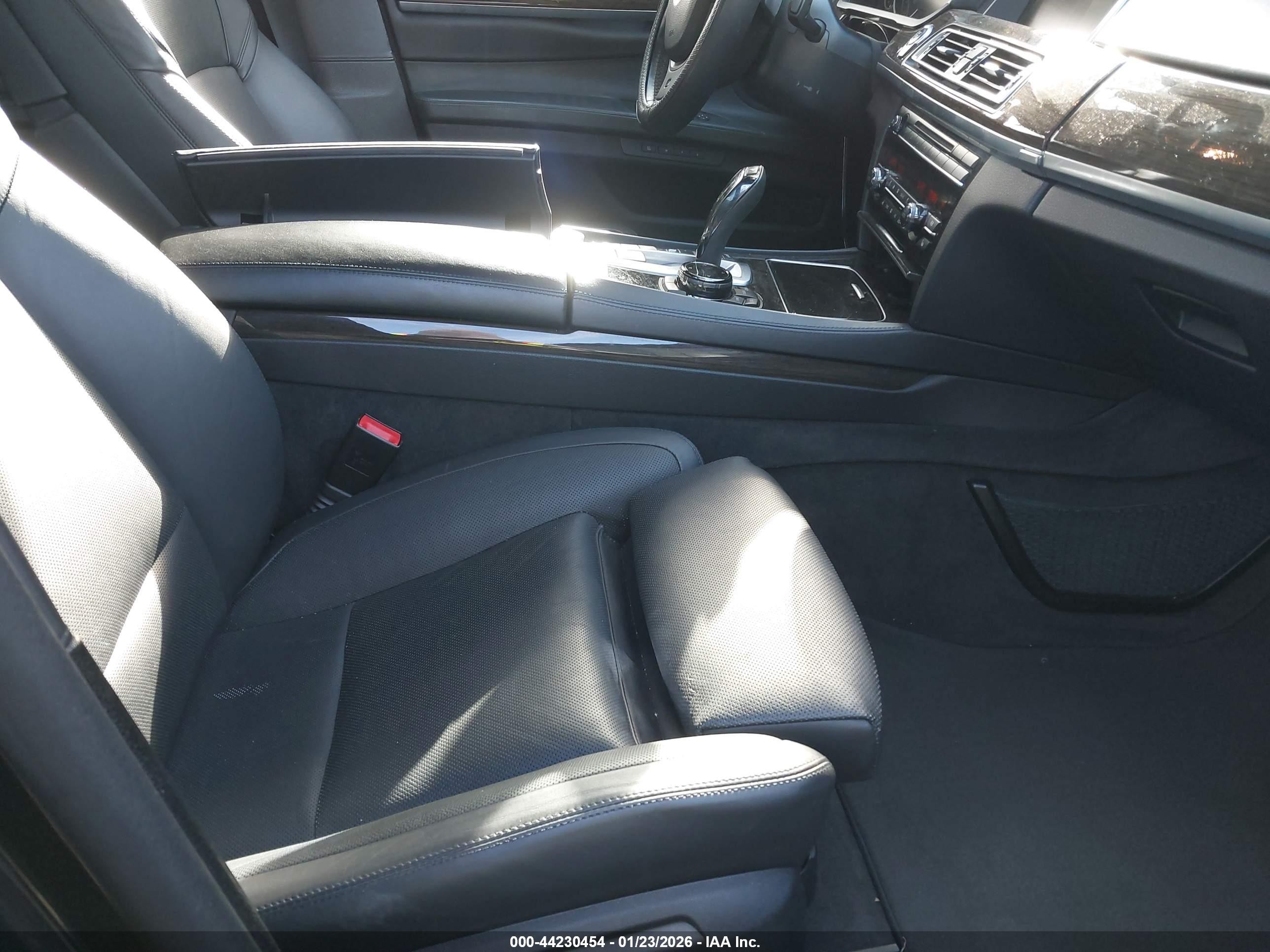 2014 Bmw Alpina B7 Xdrive Синий vin: WBAYF8C55ED652701