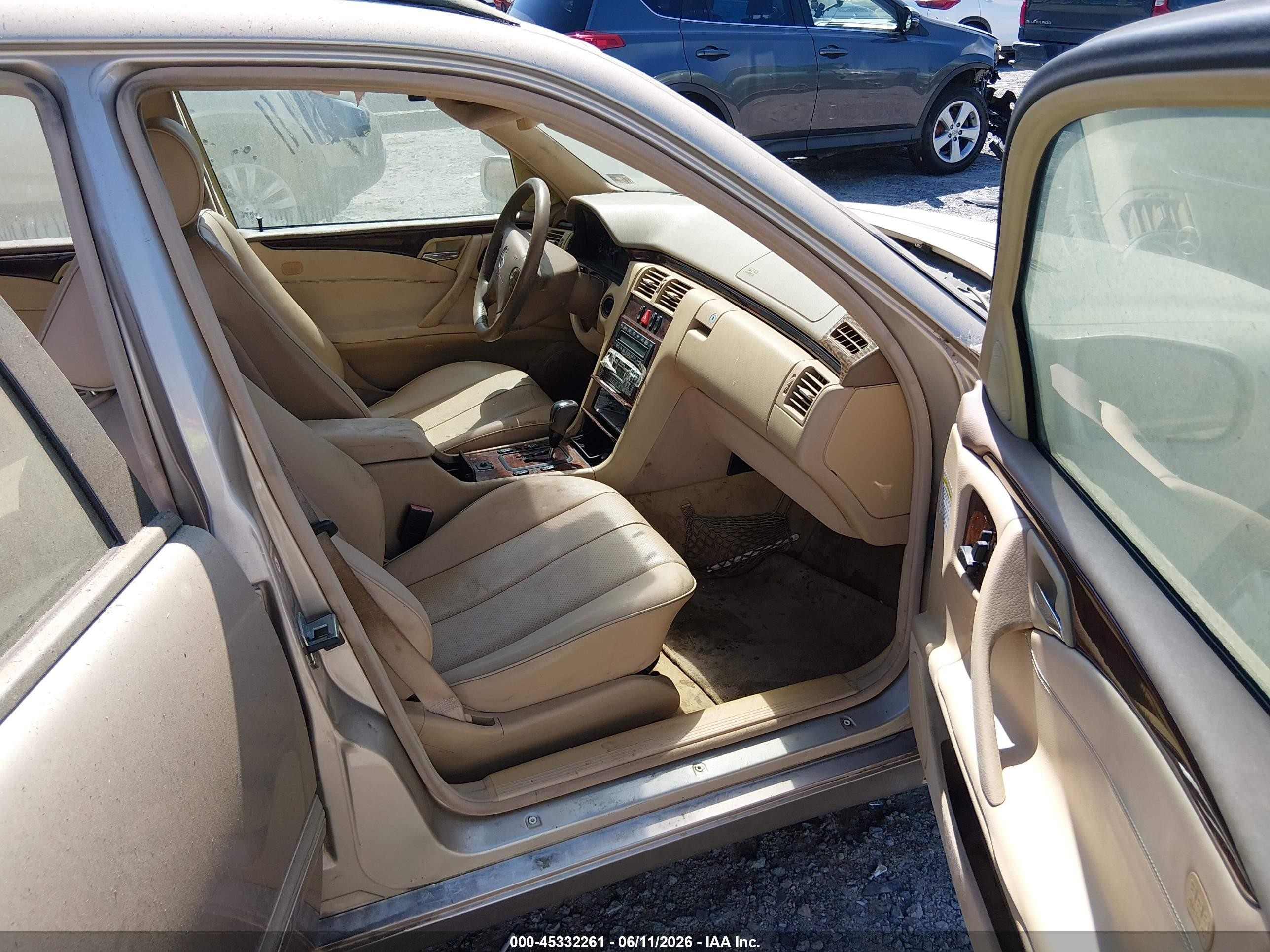 2001 Mercedes Car   Gold vin: WBDJH65J81B177840