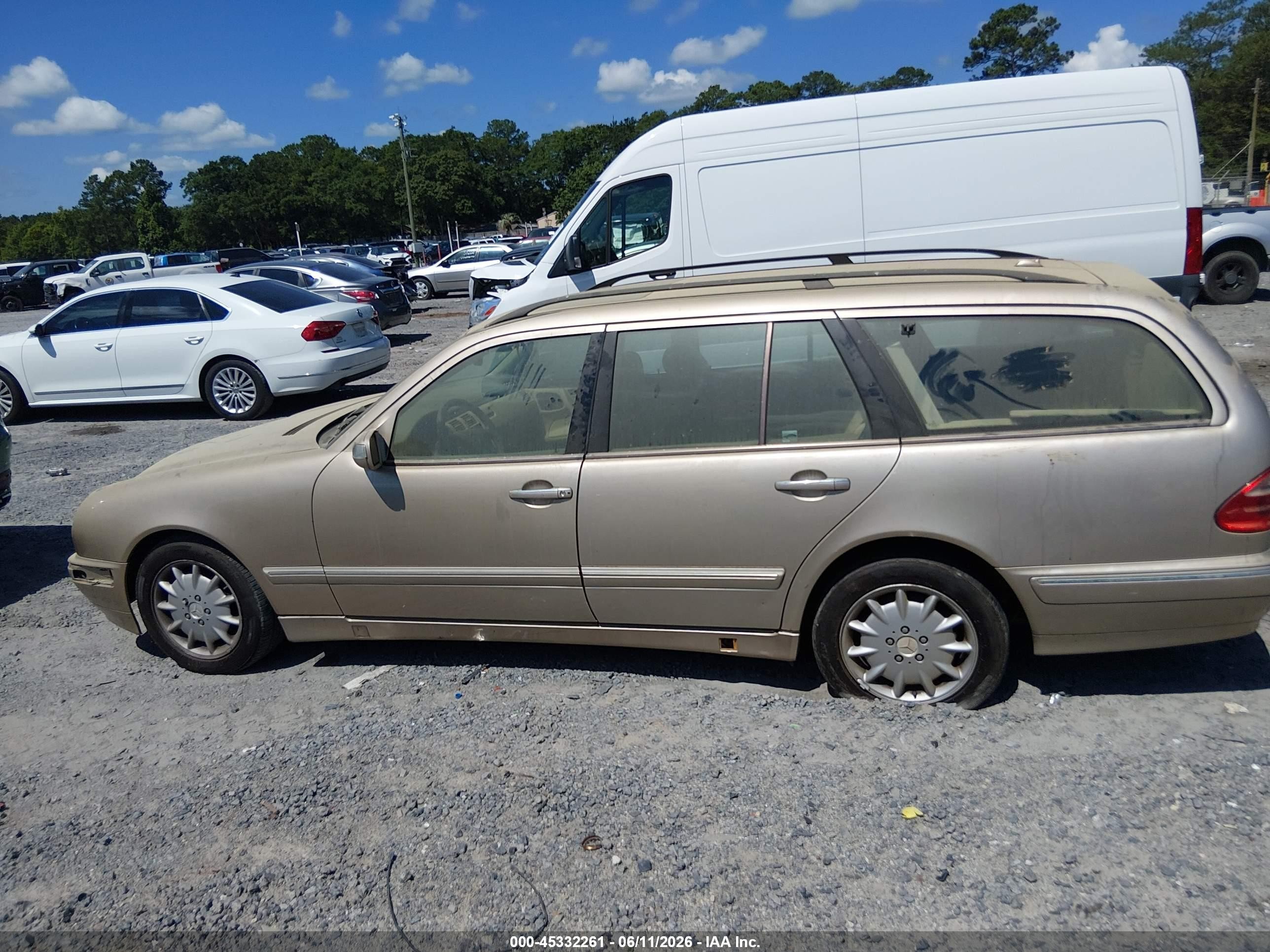 2001 Mercedes Car   Gold vin: WBDJH65J81B177840
