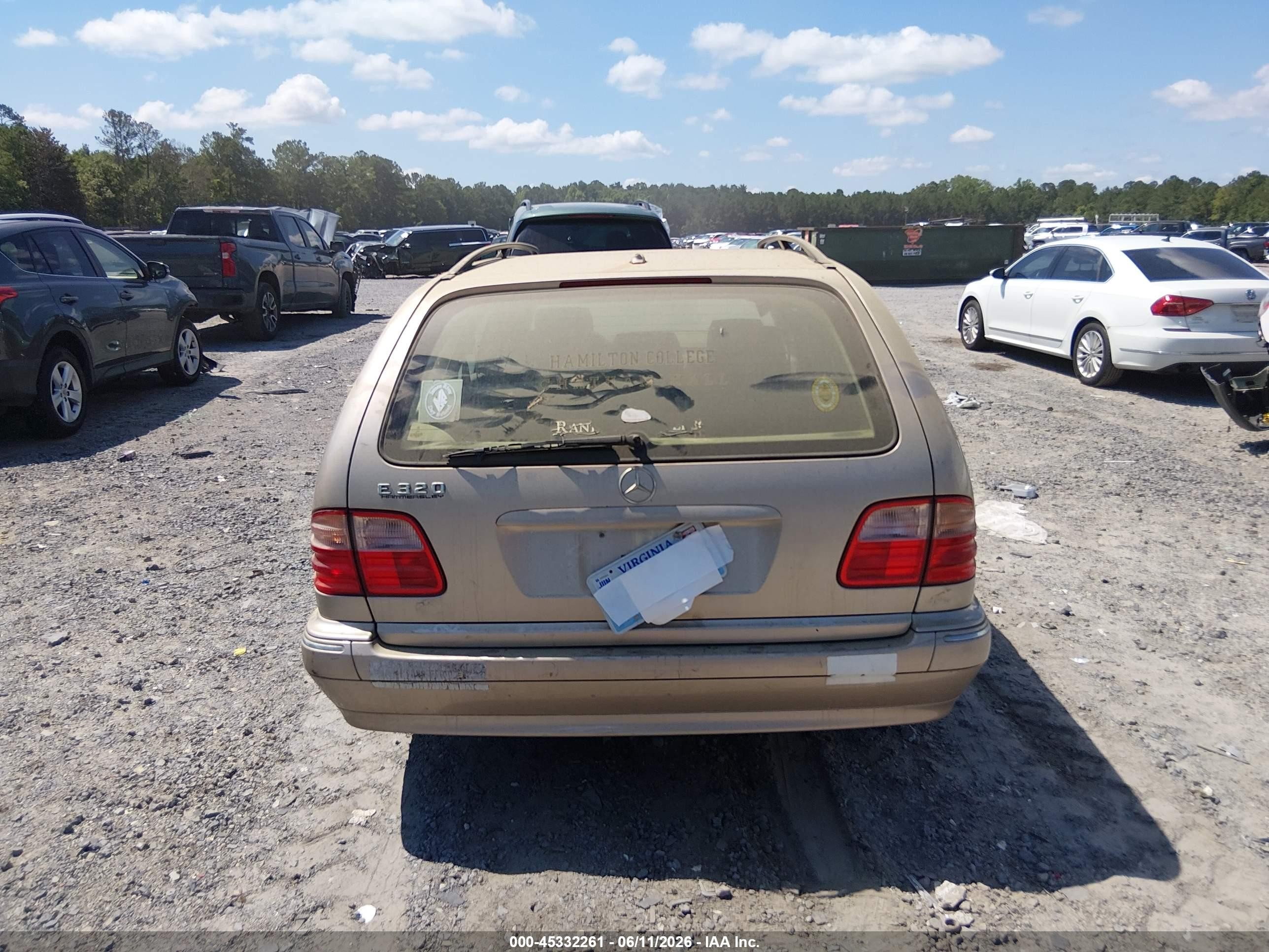 2001 Mercedes Car   Gold vin: WBDJH65J81B177840