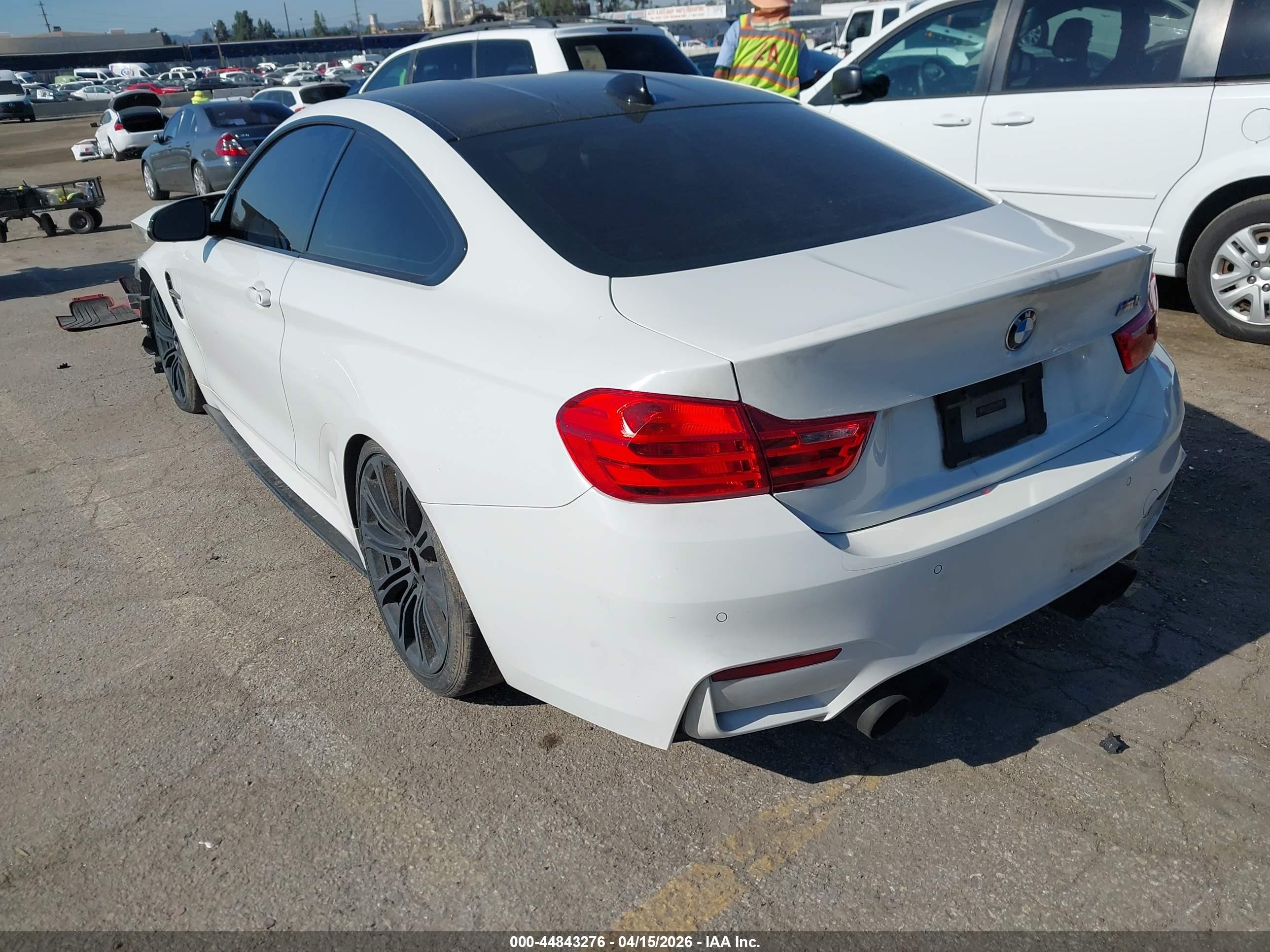 2015 Bmw M4   White vin: WBS3R9C50FF708732