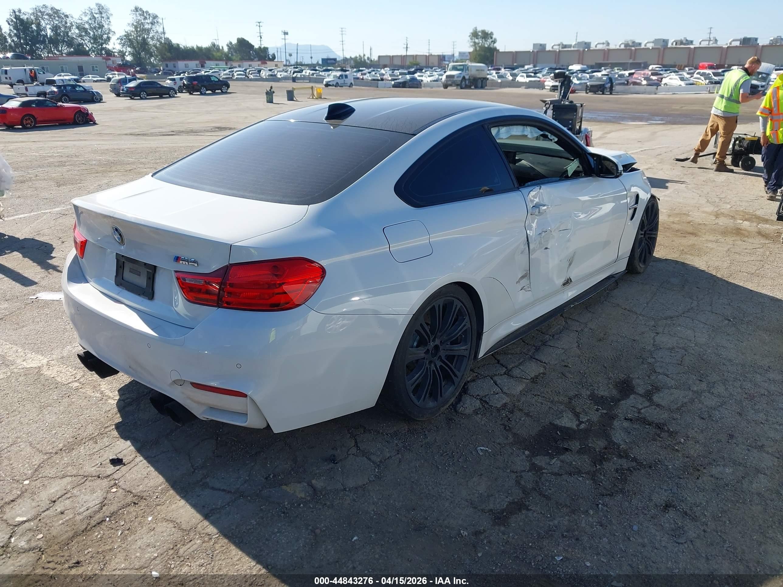 2015 Bmw M4   White vin: WBS3R9C50FF708732